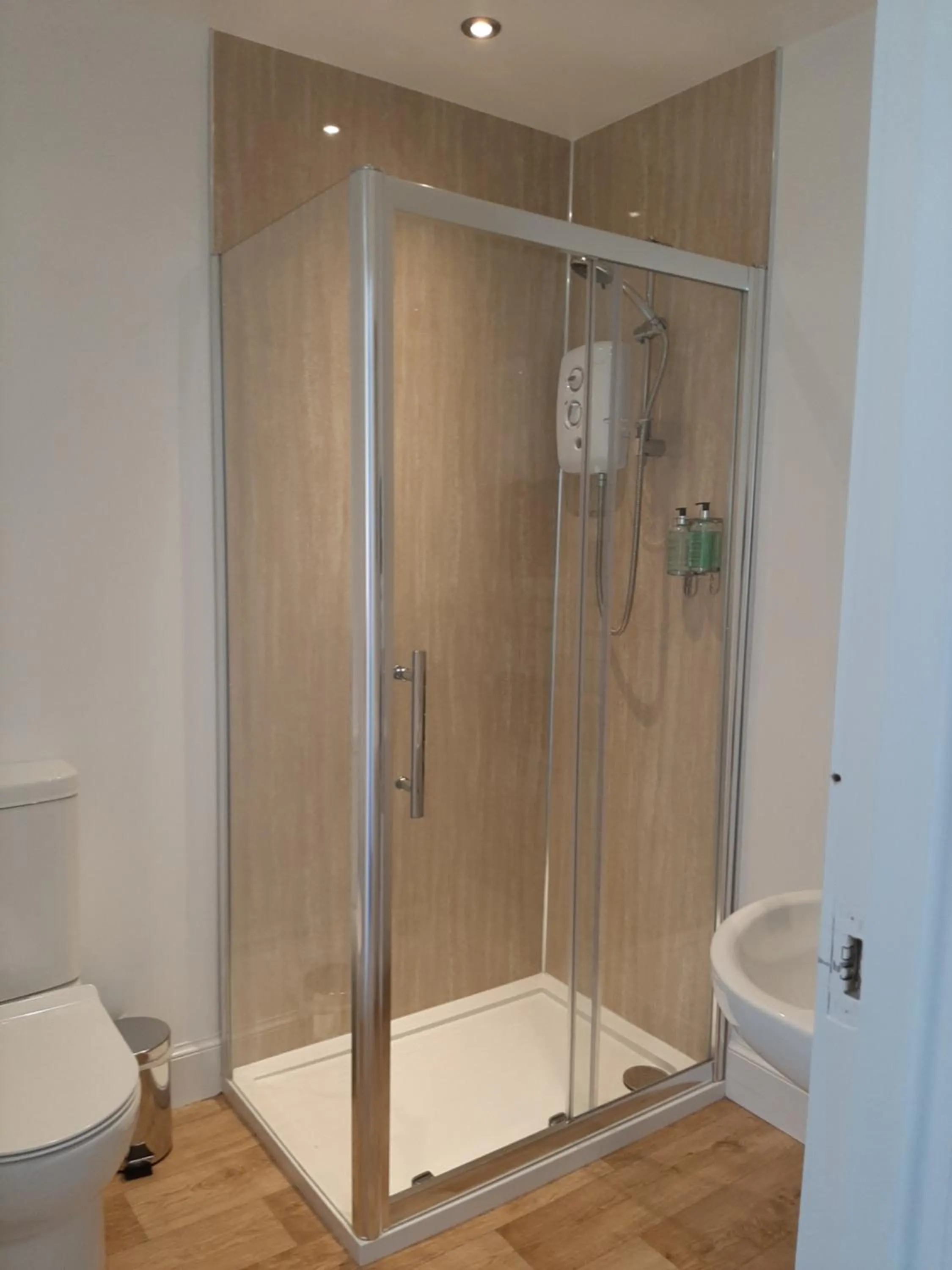 Shower in No 45, Ballater