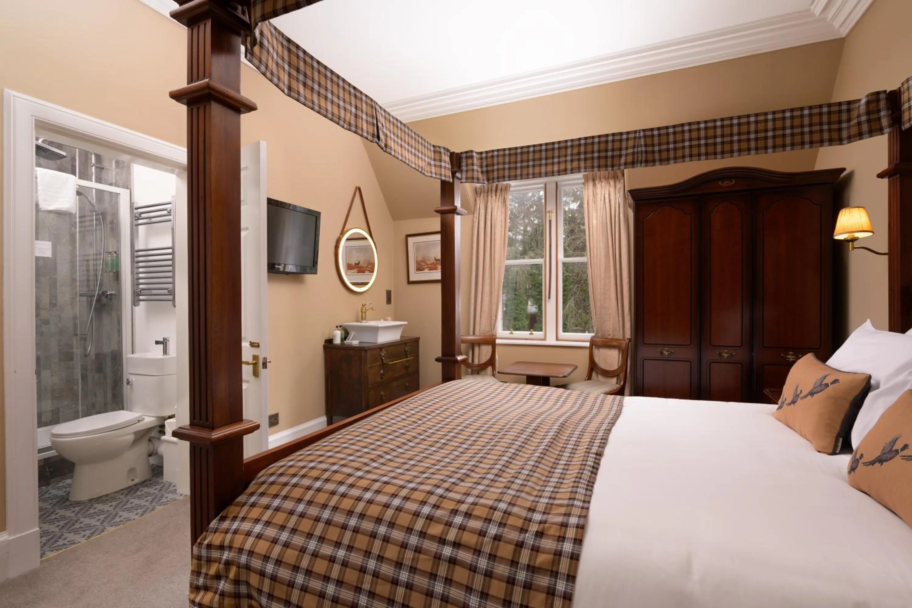 Photo of the whole room, Bed in No 45, Ballater