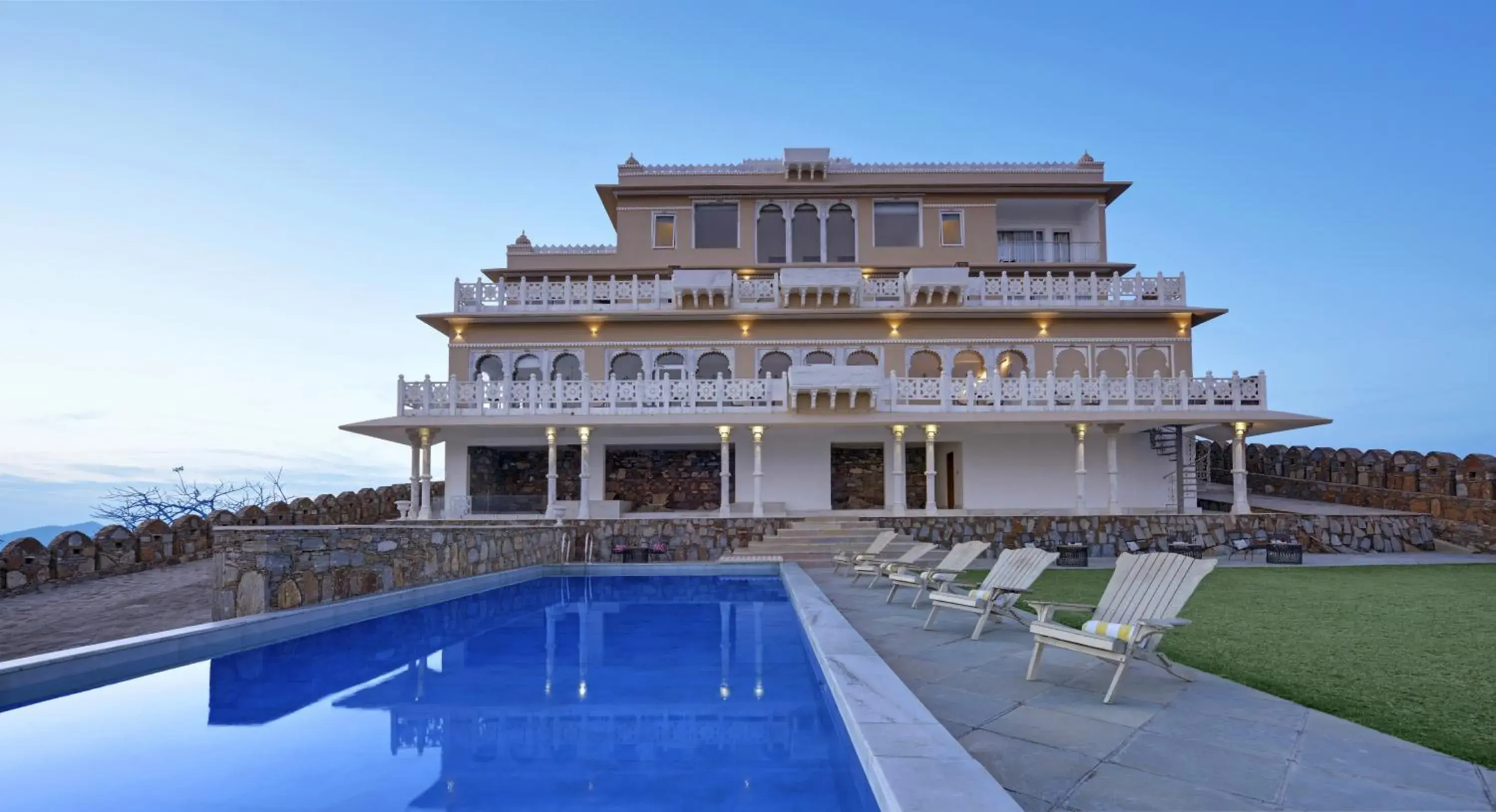 Property building in Fateh Safari Suites by Fateh Collection Property building in Fateh Safari Suites by Fateh Collection