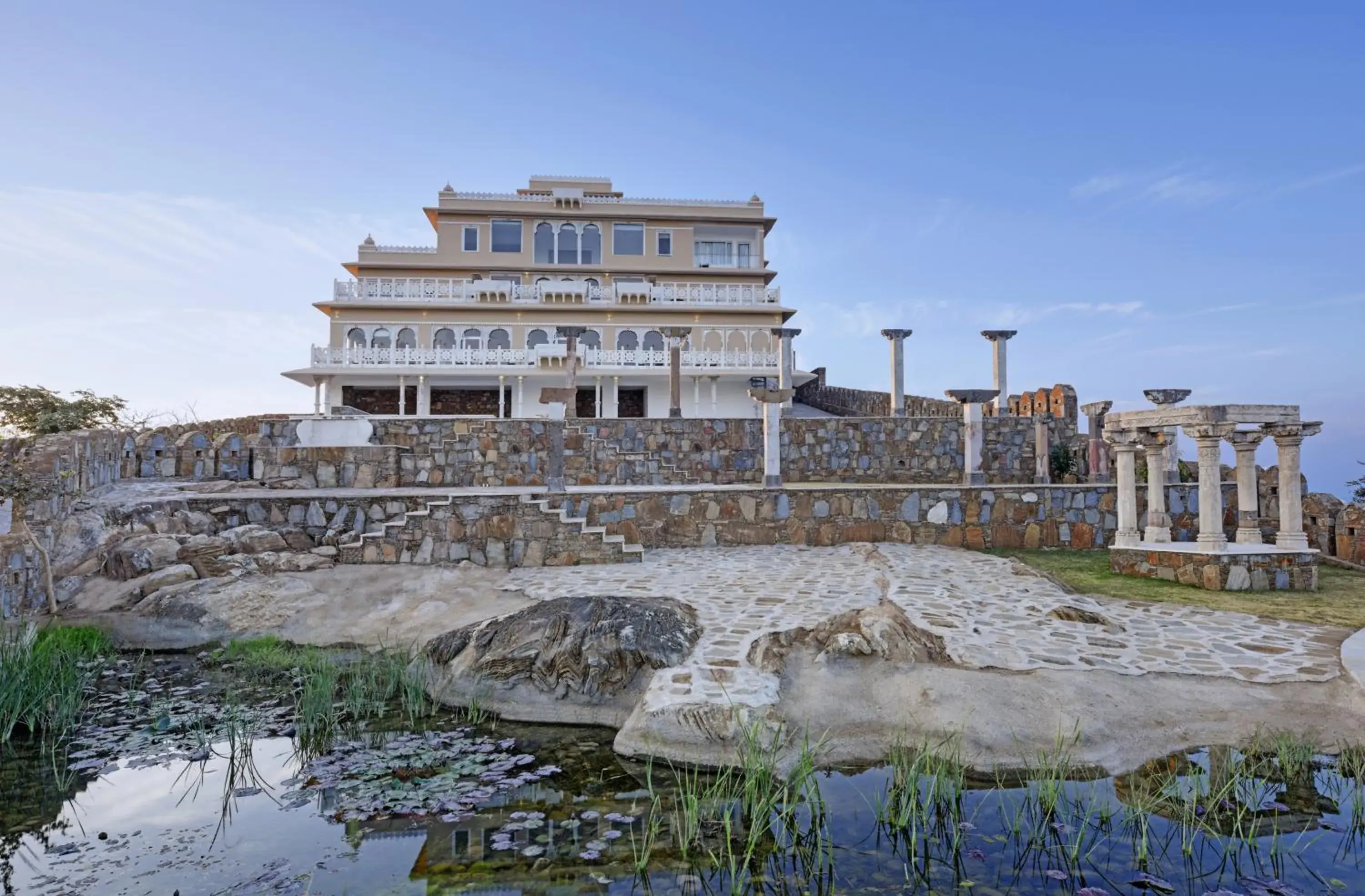 Property building in Fateh Safari Suites by Fateh Collection Property building in Fateh Safari Suites by Fateh Collection