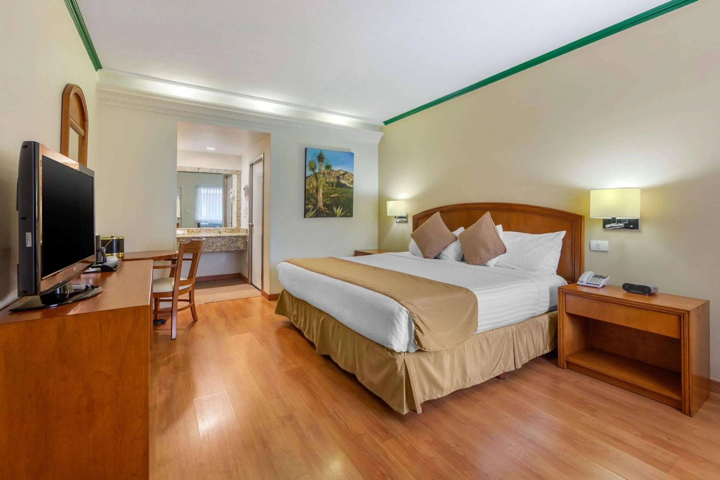 Photo of the whole room in Comfort Inn Monclova