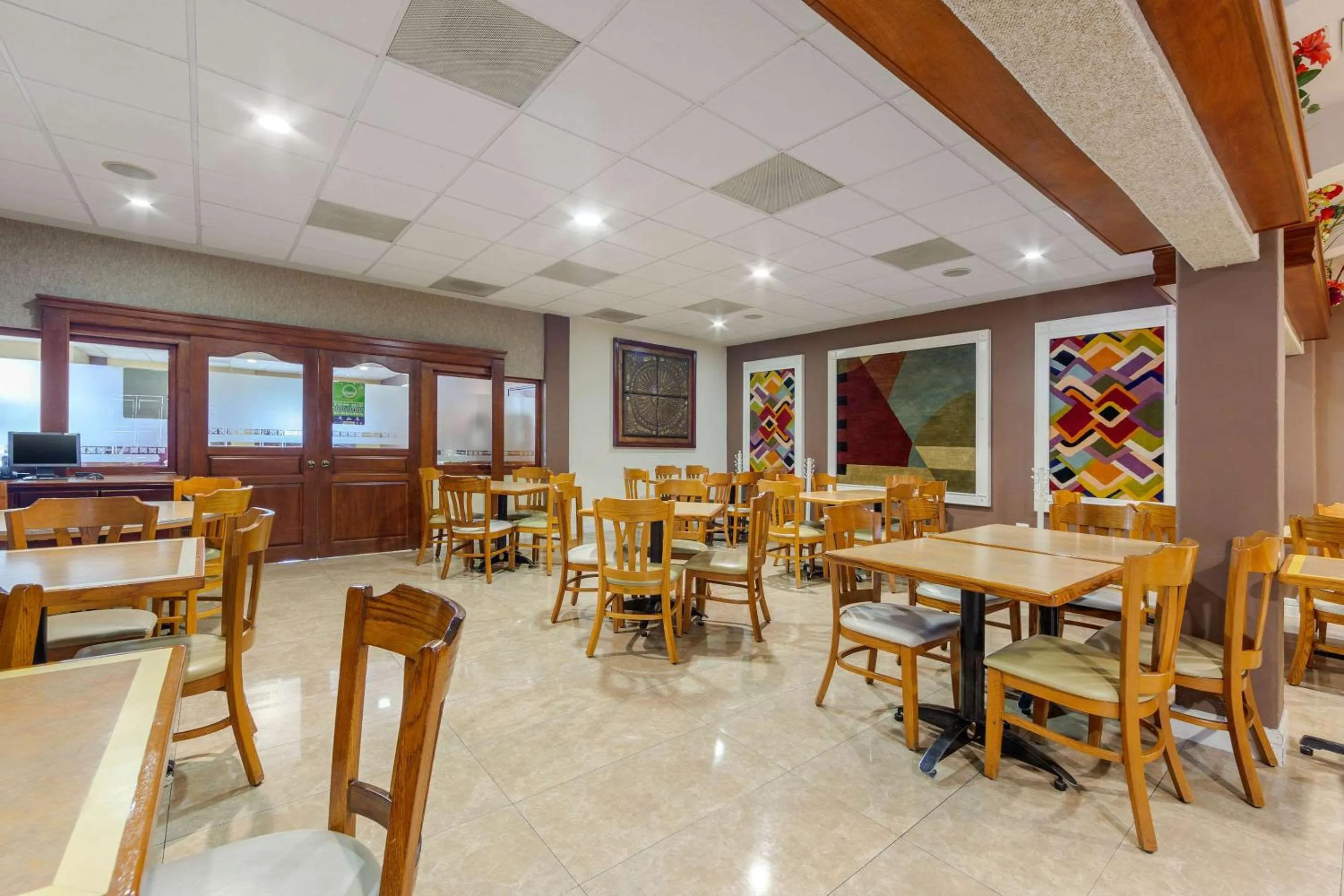 Restaurant/Places to Eat in Comfort Inn Monclova
