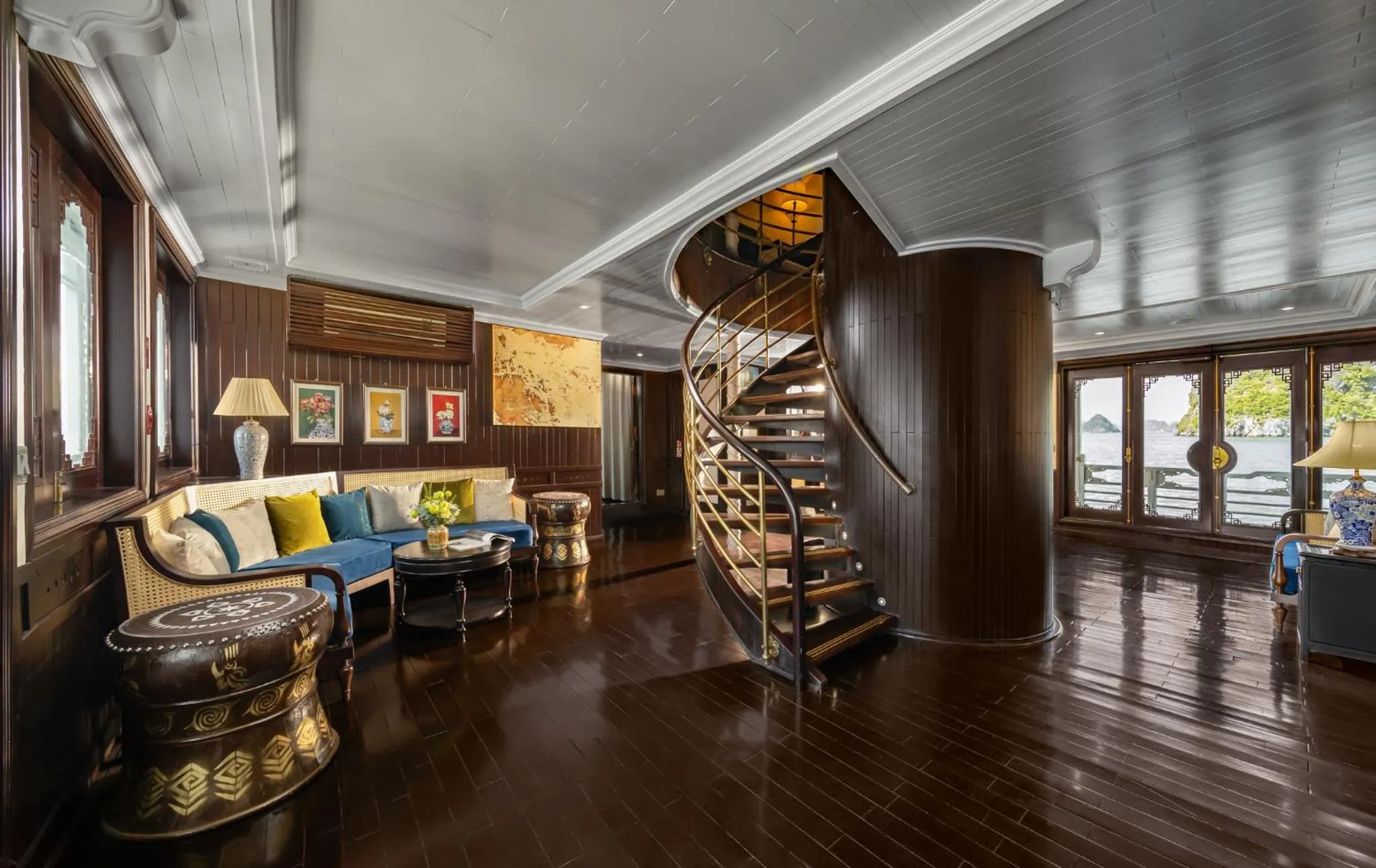 Lobby or reception in The Au Co Cruise - Managed by Bhaya Cruises