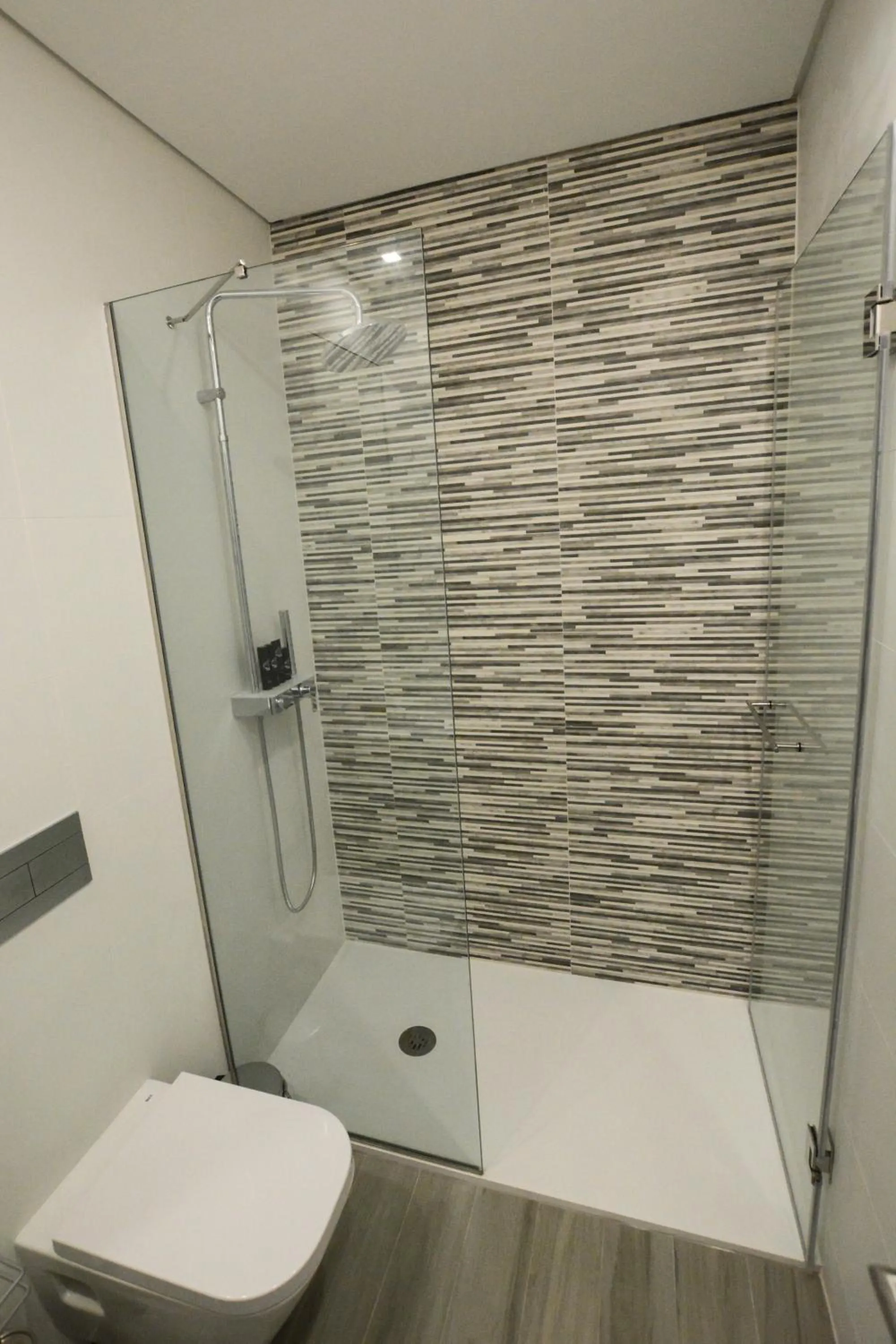 LUXURY Golden River Apartment - In the Heart of city center and wine cellars