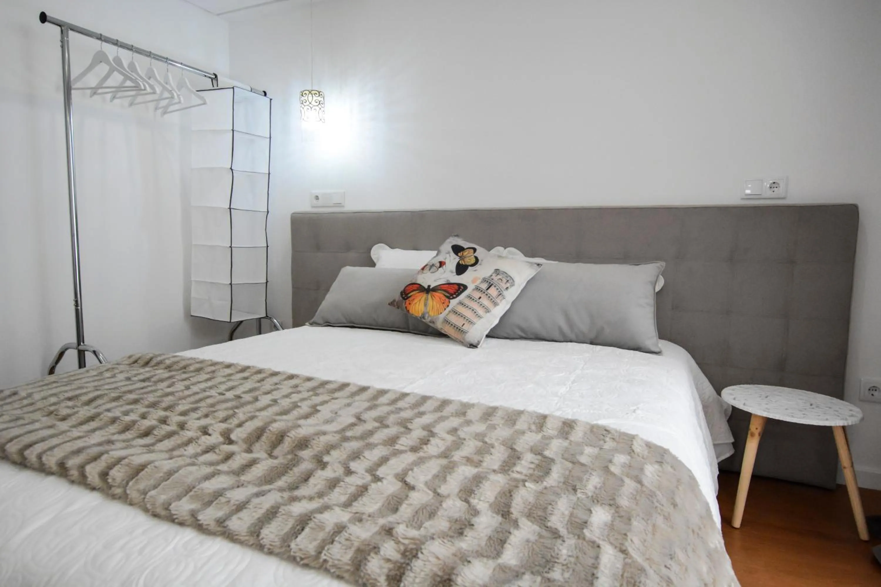 Bed in LUXURY Golden River Apartment - In the Heart of city center and wine cellars