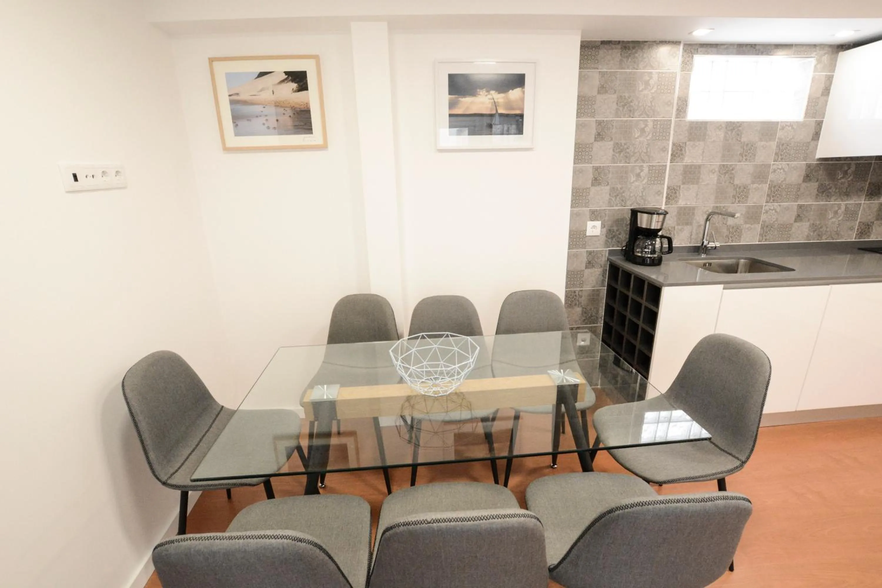 LUXURY Golden River Apartment - In the Heart of city center and wine cellars