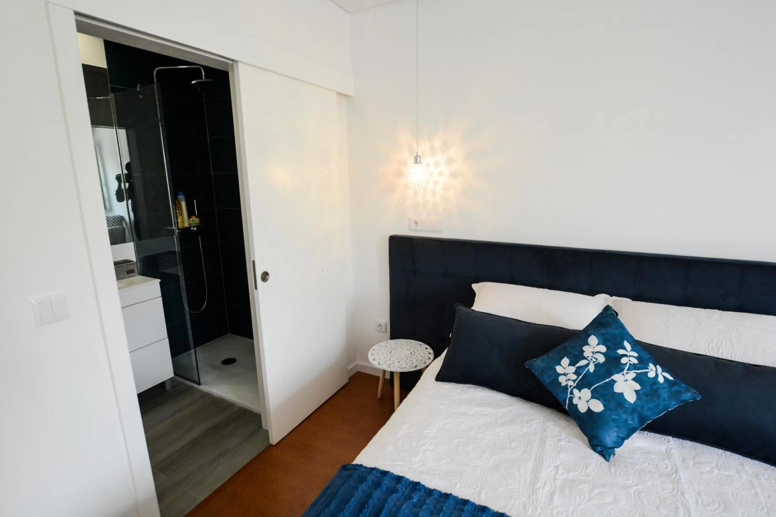 Bed in LUXURY Golden River Apartment - In the Heart of city center and wine cellars
