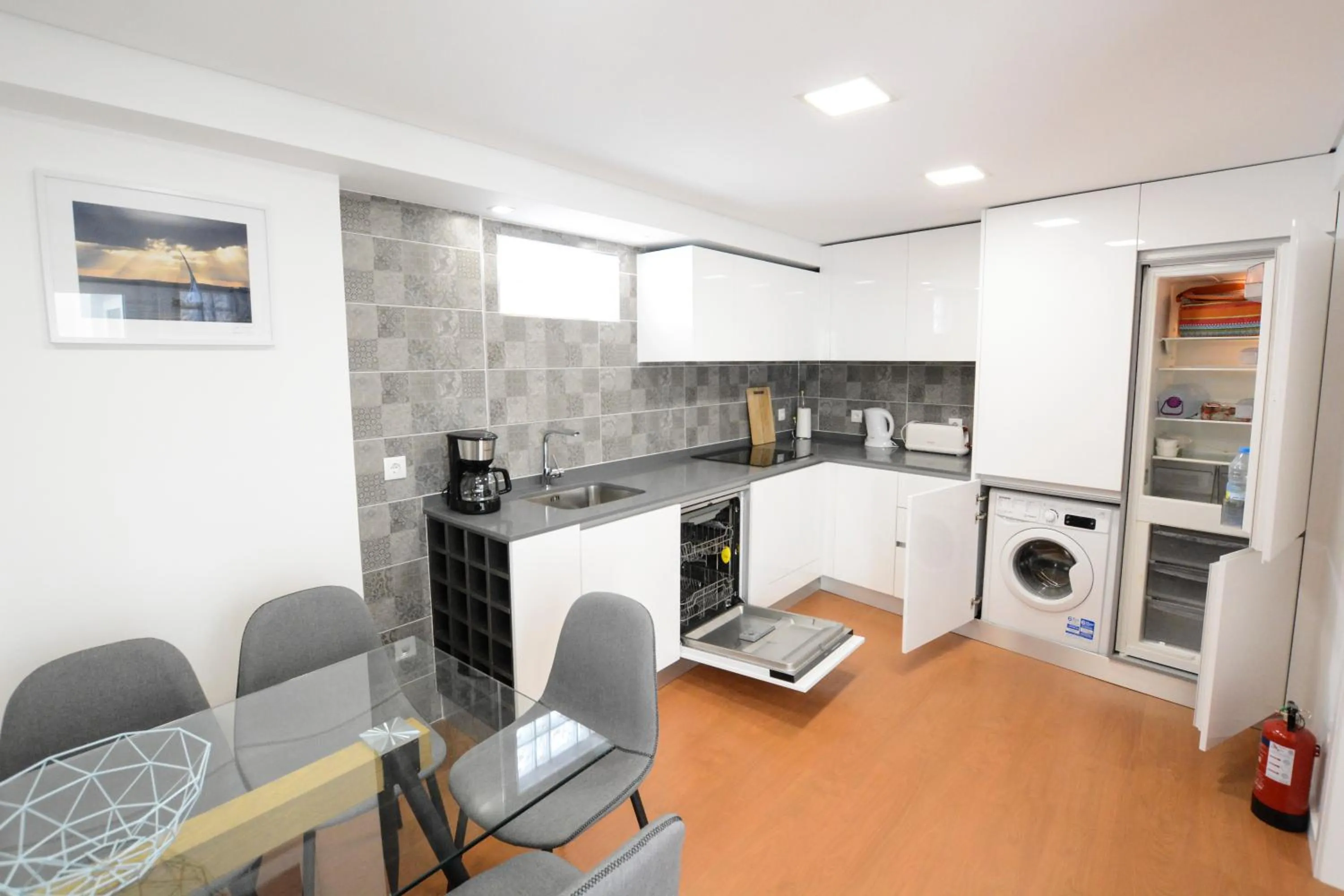 LUXURY Golden River Apartment - In the Heart of city center and wine cellars