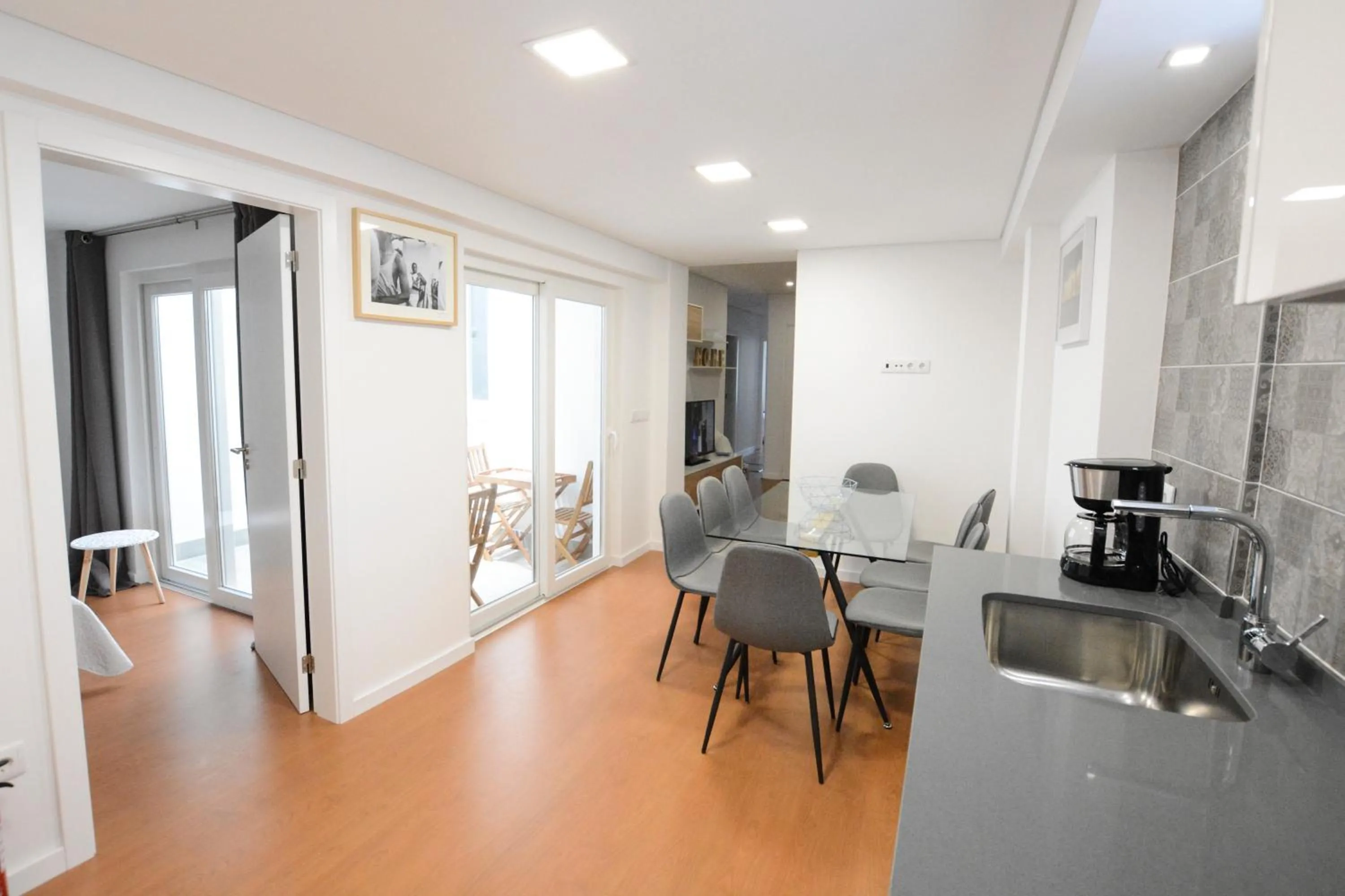LUXURY Golden River Apartment - In the Heart of city center and wine cellars