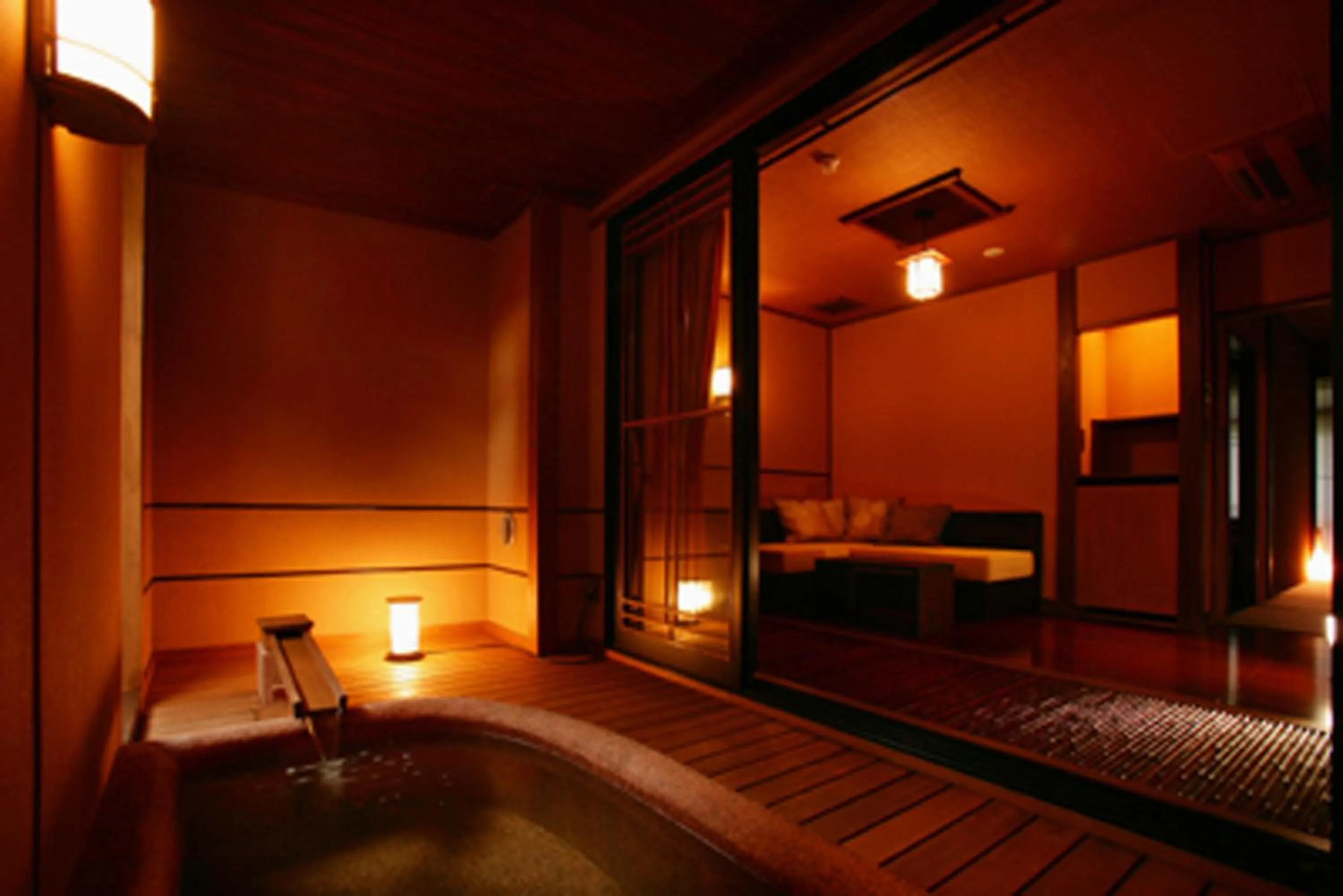 Open Air Bath, Bed in Hakone Onsen Ryokan Yaeikan