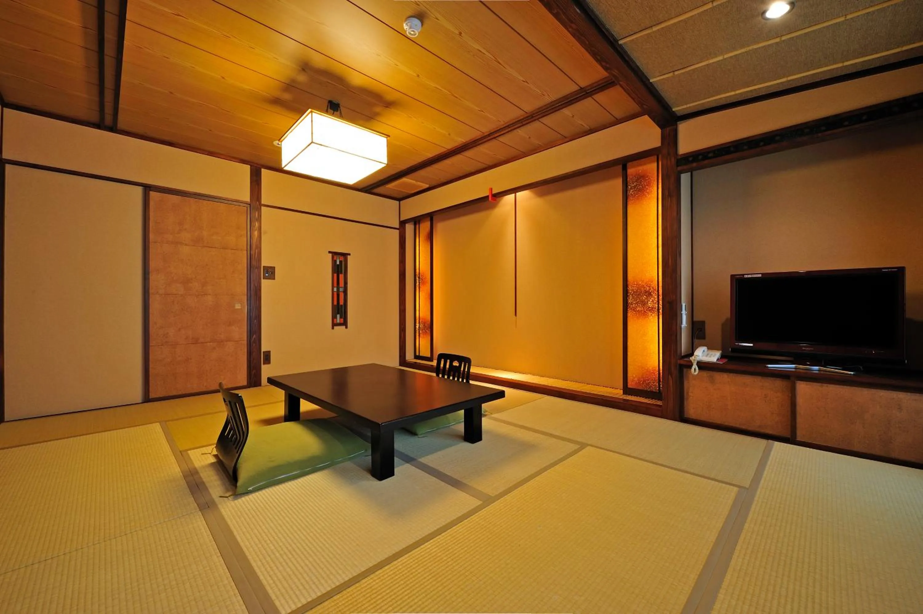 Photo of the whole room in Hakone Onsen Ryokan Yaeikan