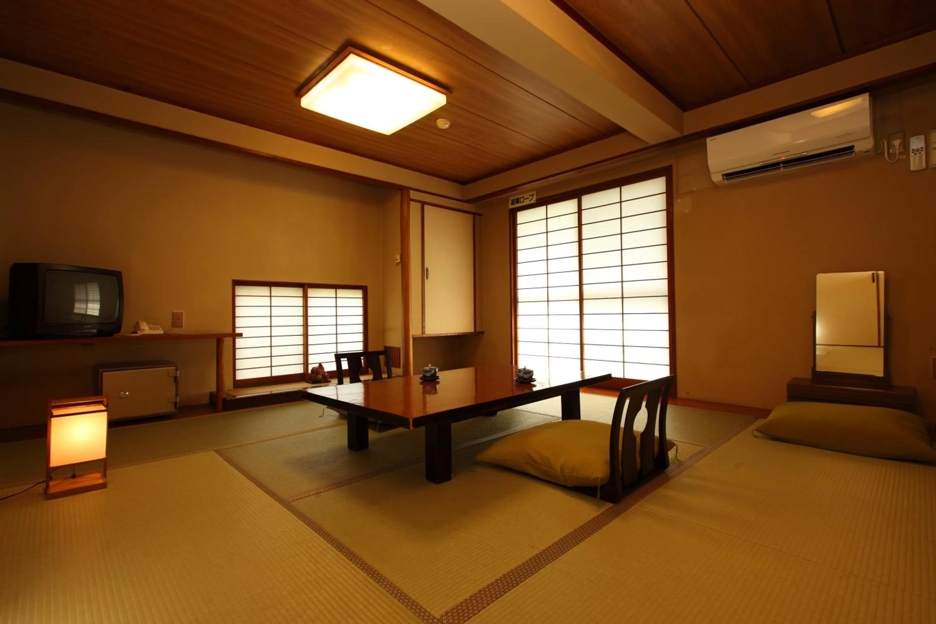Photo of the whole room in Hakone Onsen Ryokan Yaeikan