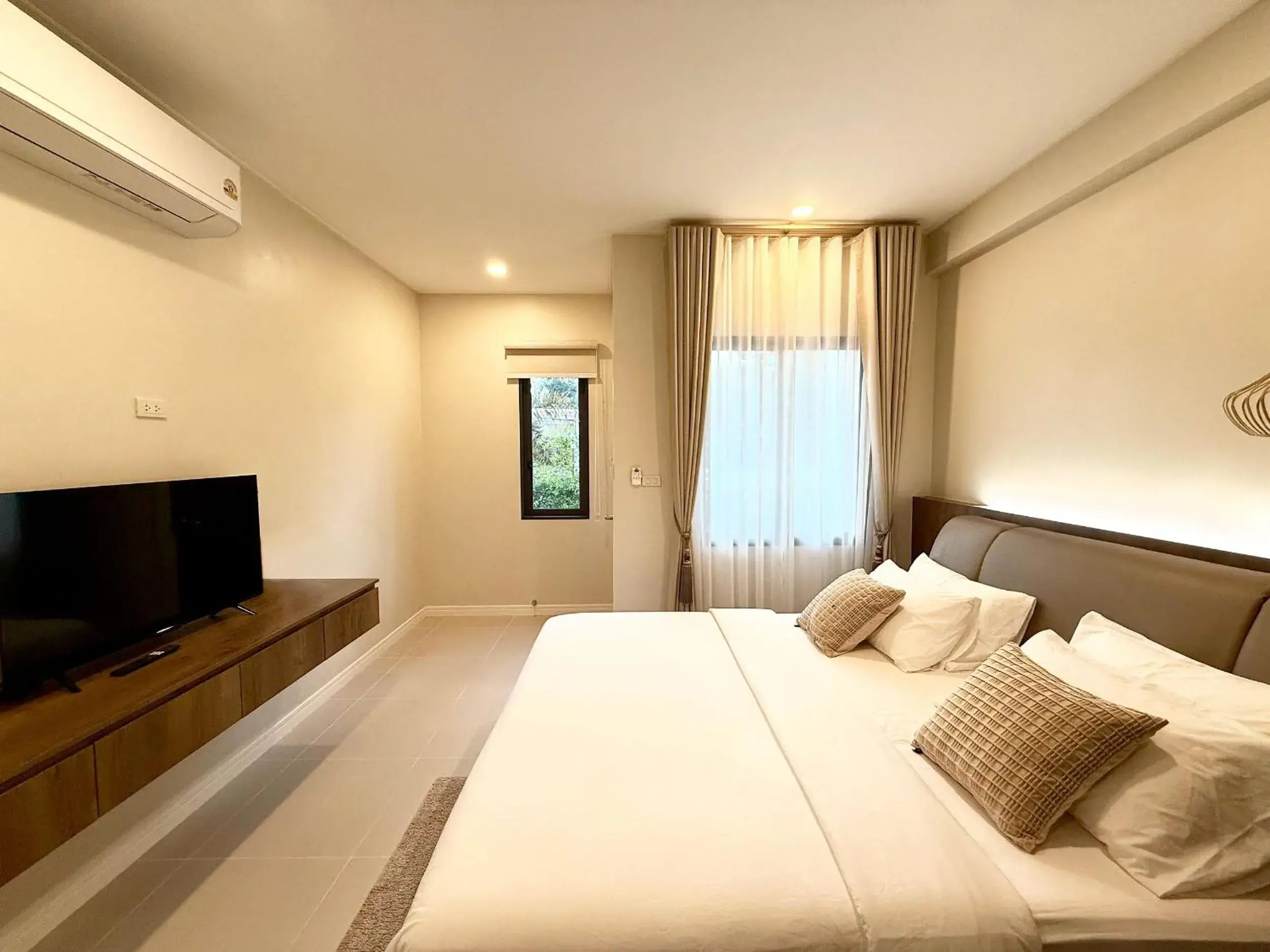 Bed in Sabaii Bay Resort Bed in Sabaii Bay Resort