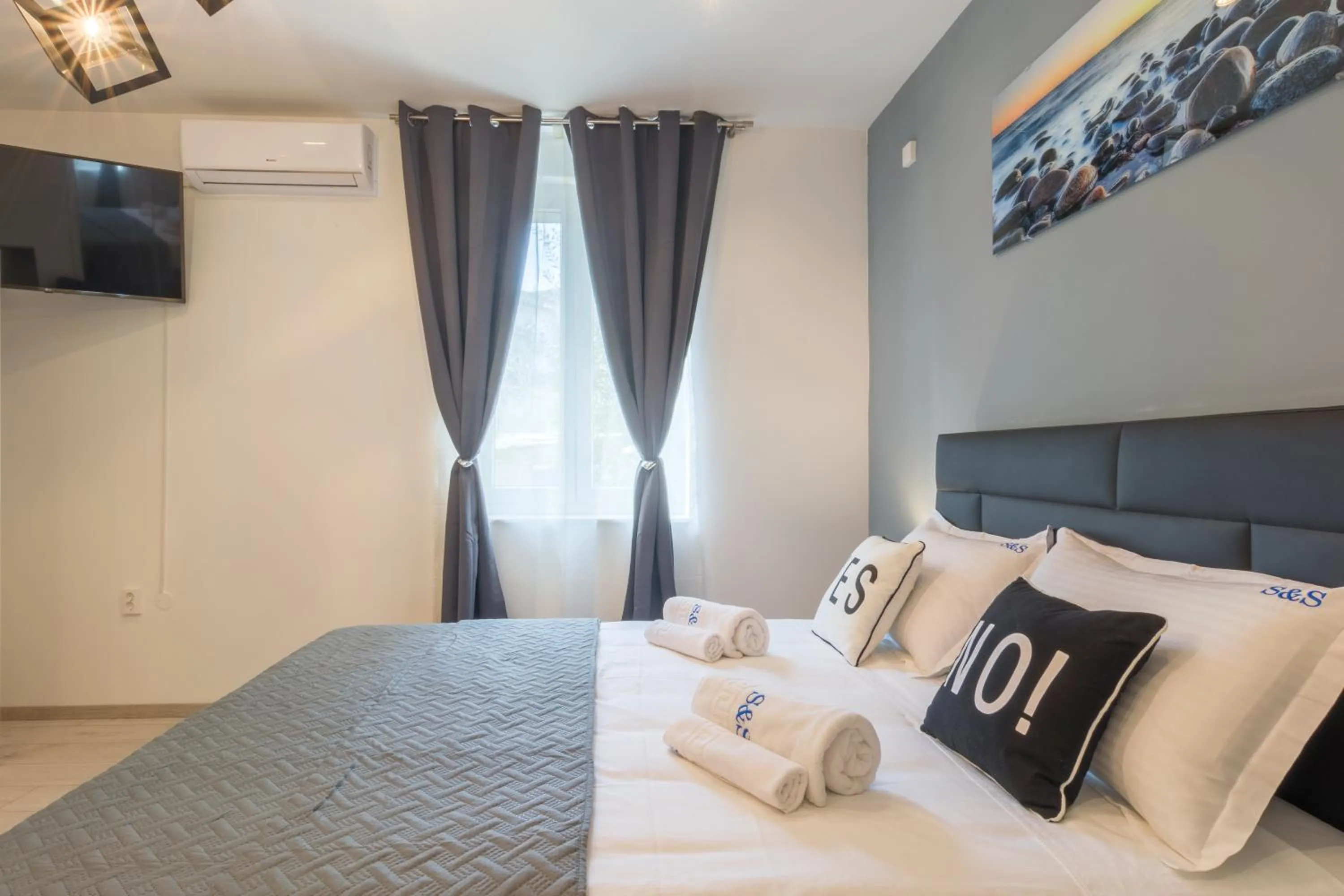 Double Room in Rooms Sea & Sun with private parking