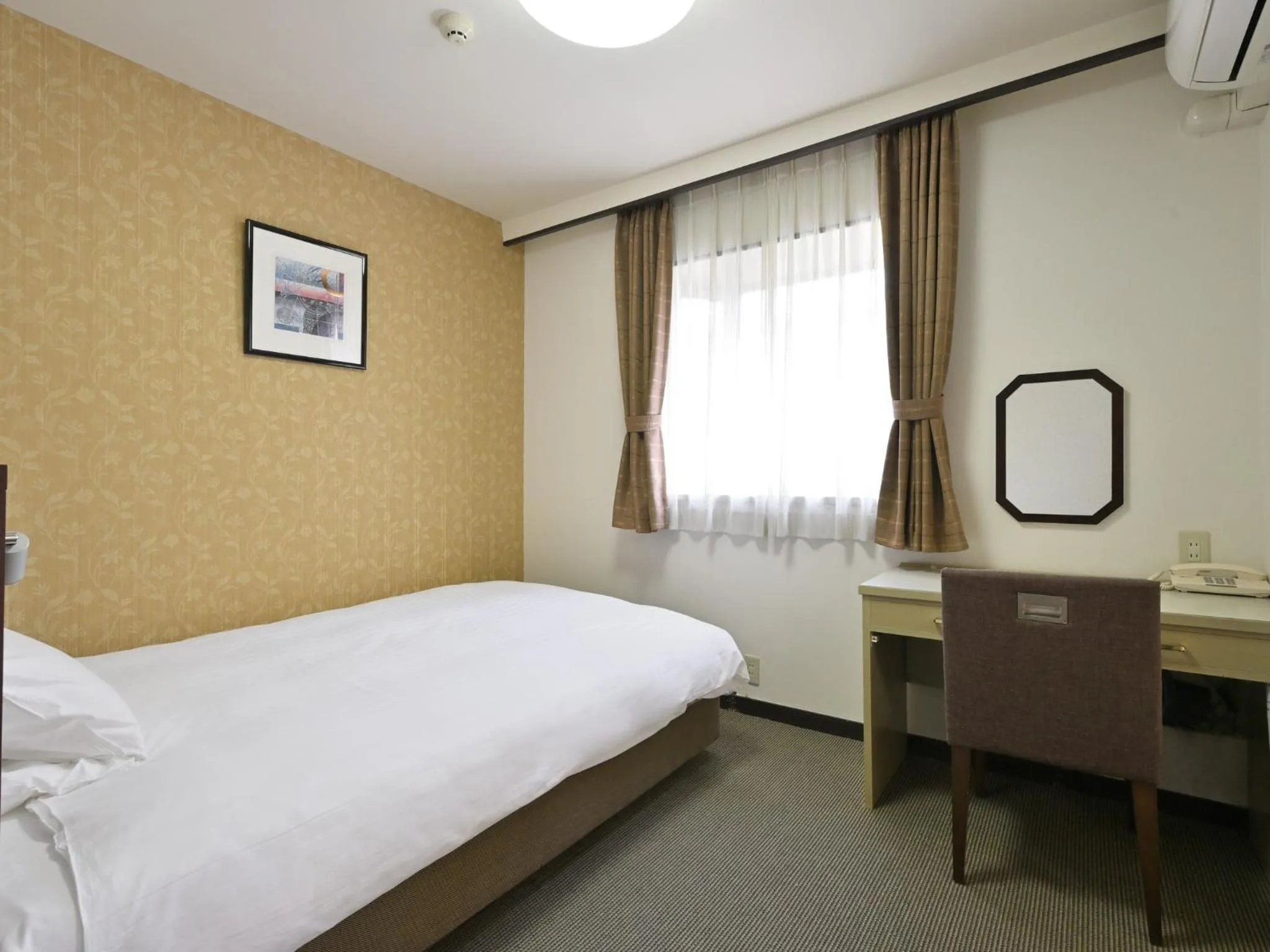 Photo of the whole room, Bed in Takamatsu Kokusai Hotel