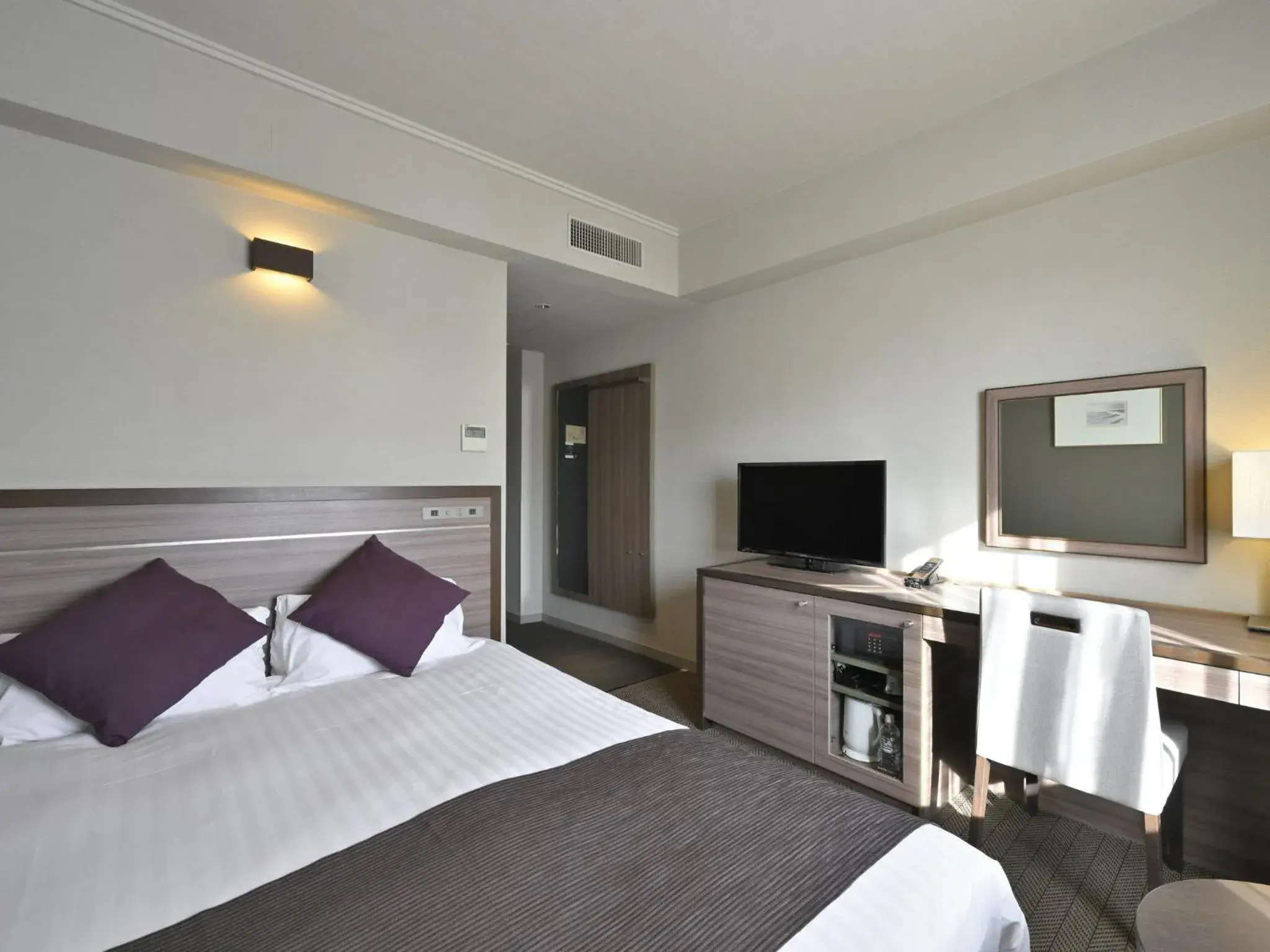 Double Room - Non-Smoking in Takamatsu Kokusai Hotel Double Room - Non-Smoking in Takamatsu Kokusai Hotel