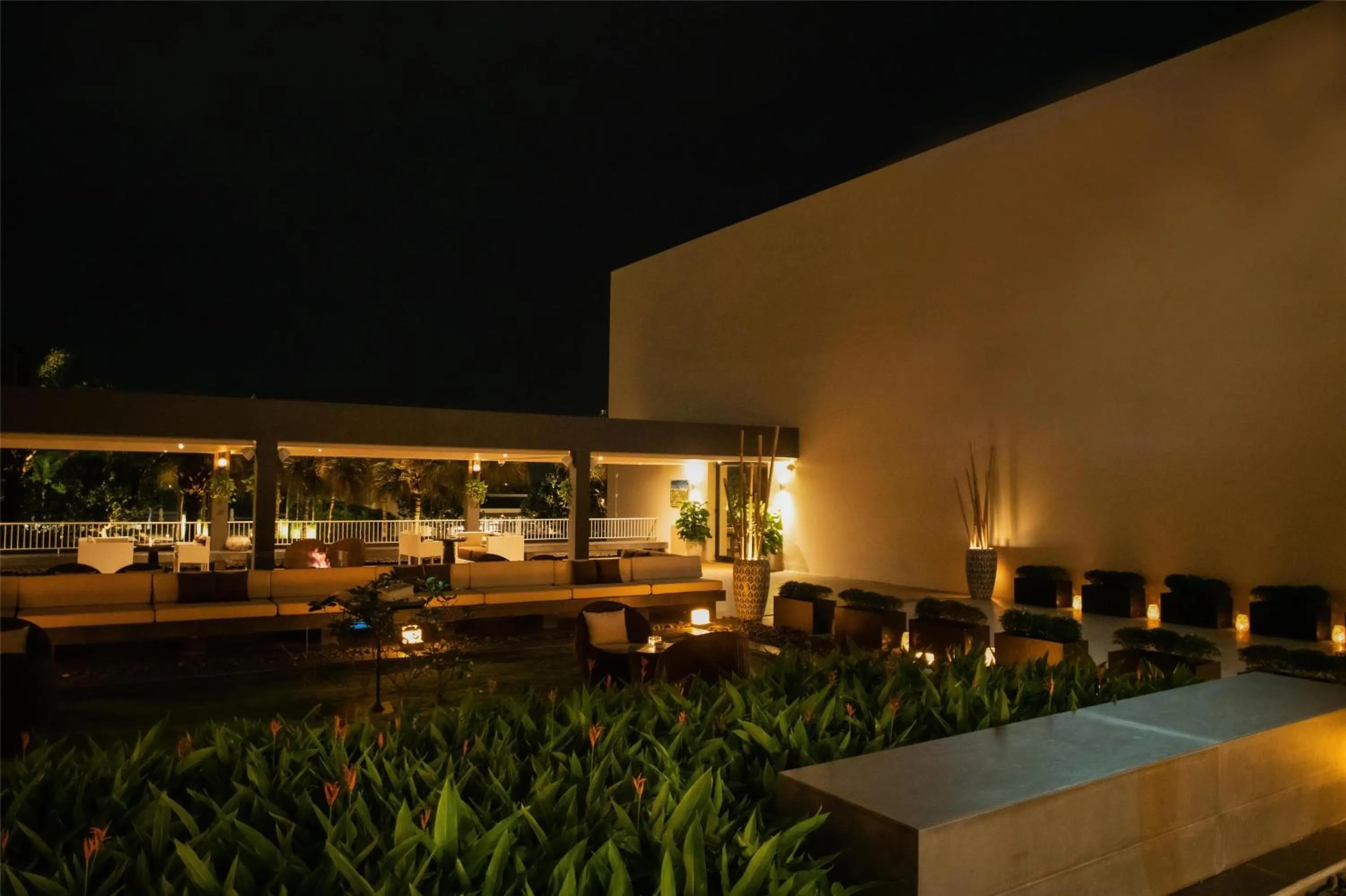 Lounge or bar in Hyatt Regency Danang Resort and Spa