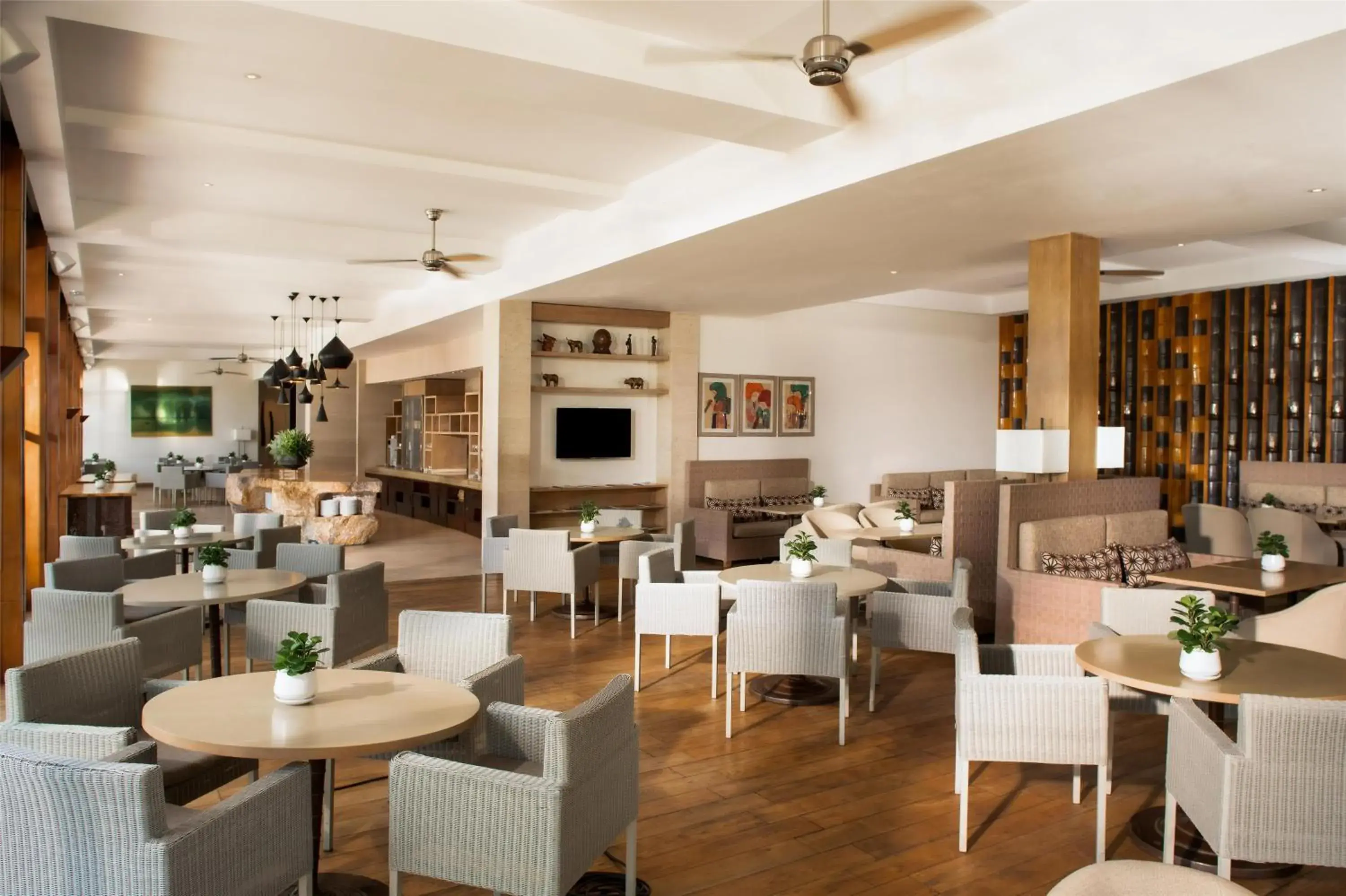 Lounge or bar in Hyatt Regency Danang Resort and Spa Lounge or bar in Hyatt Regency Danang Resort and Spa