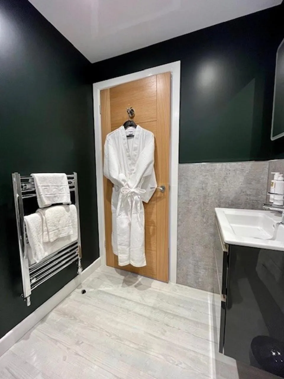 Bathroom in The Melbreak Hotel