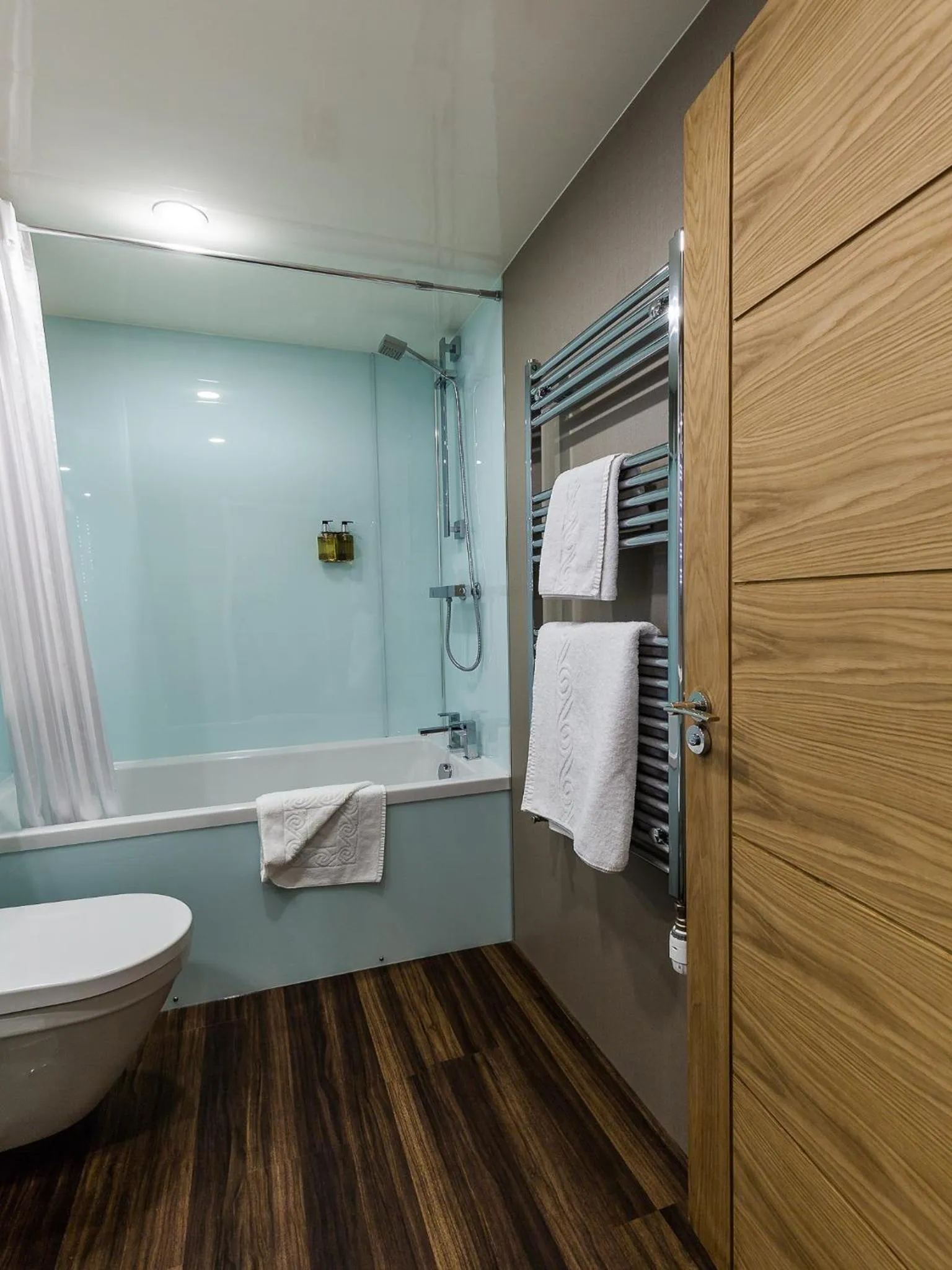 Bathroom in The Melbreak Hotel