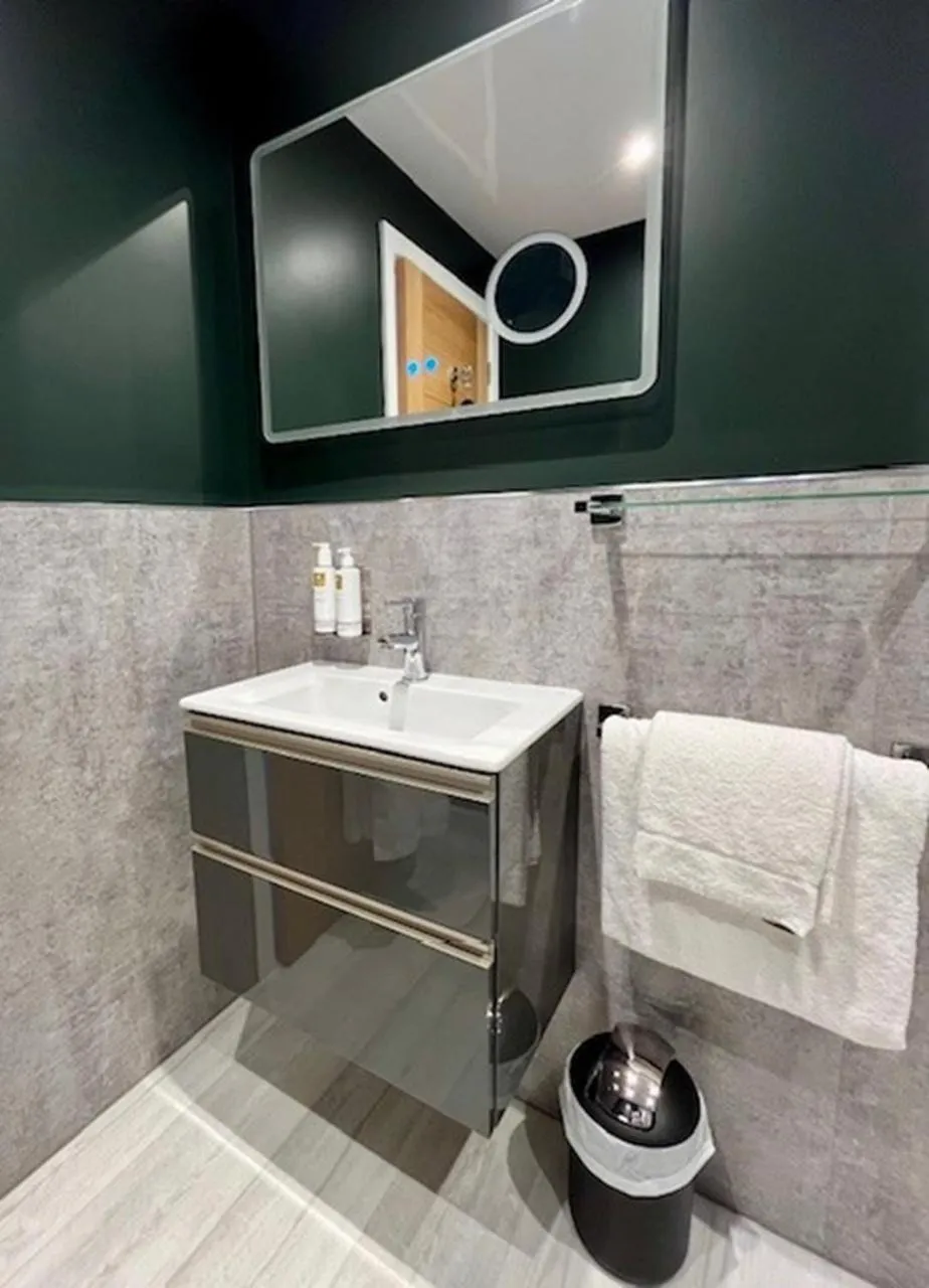 Bathroom in The Melbreak Hotel