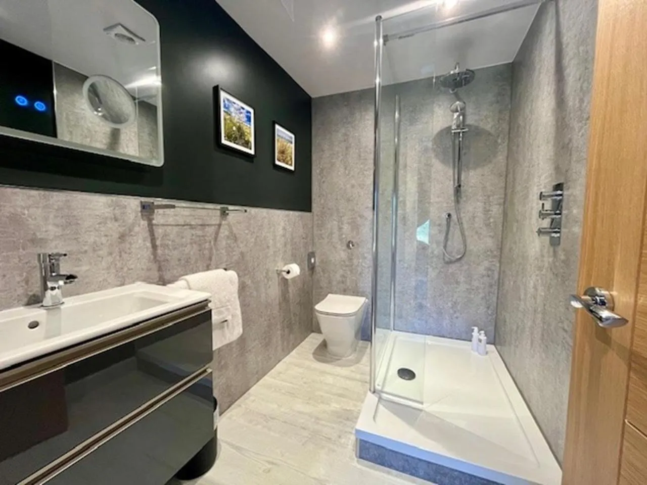 Shower in The Melbreak Hotel