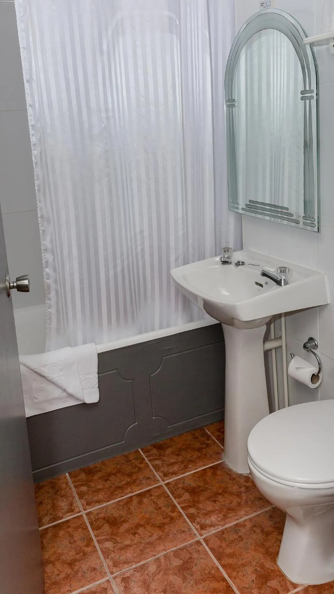 Bathroom in The Melbreak Hotel