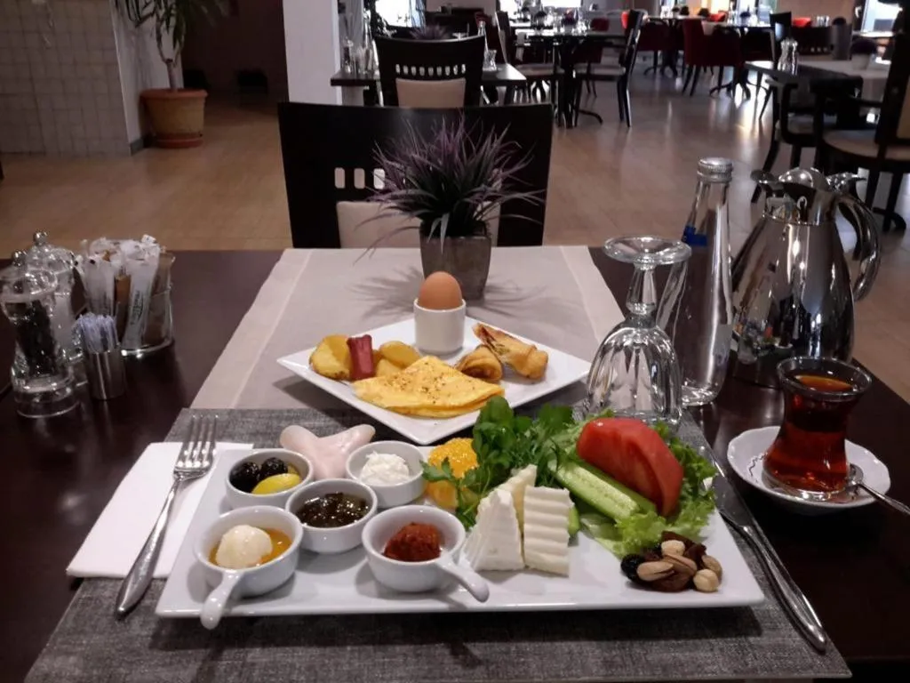 Restaurant/places to eat in Gosterisli Otel