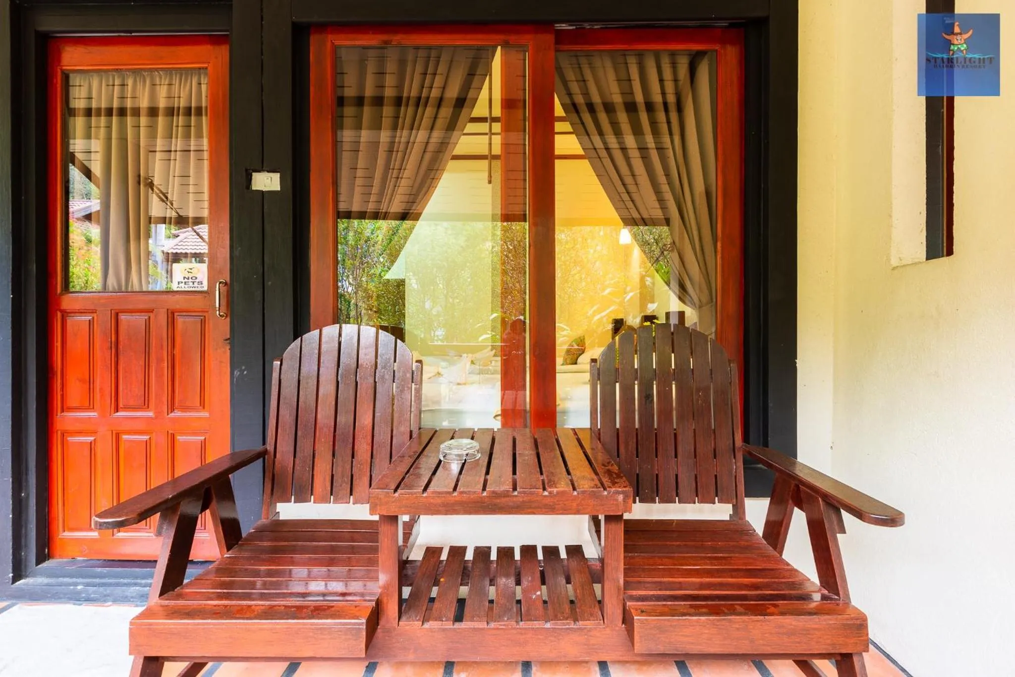 Seating area in Starlight Haadrin Resort
