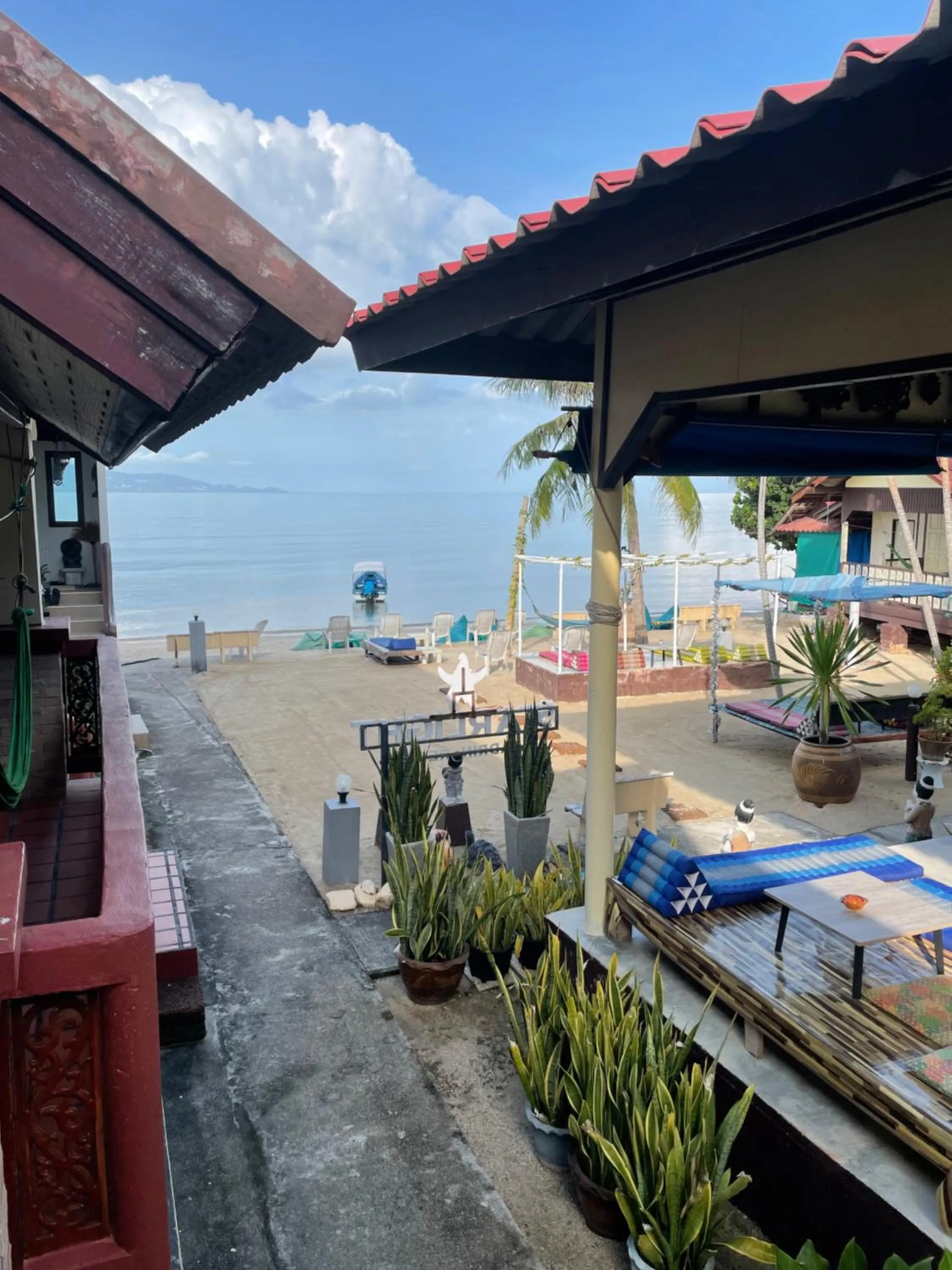 Restaurant/places to eat in Starlight Haadrin Resort