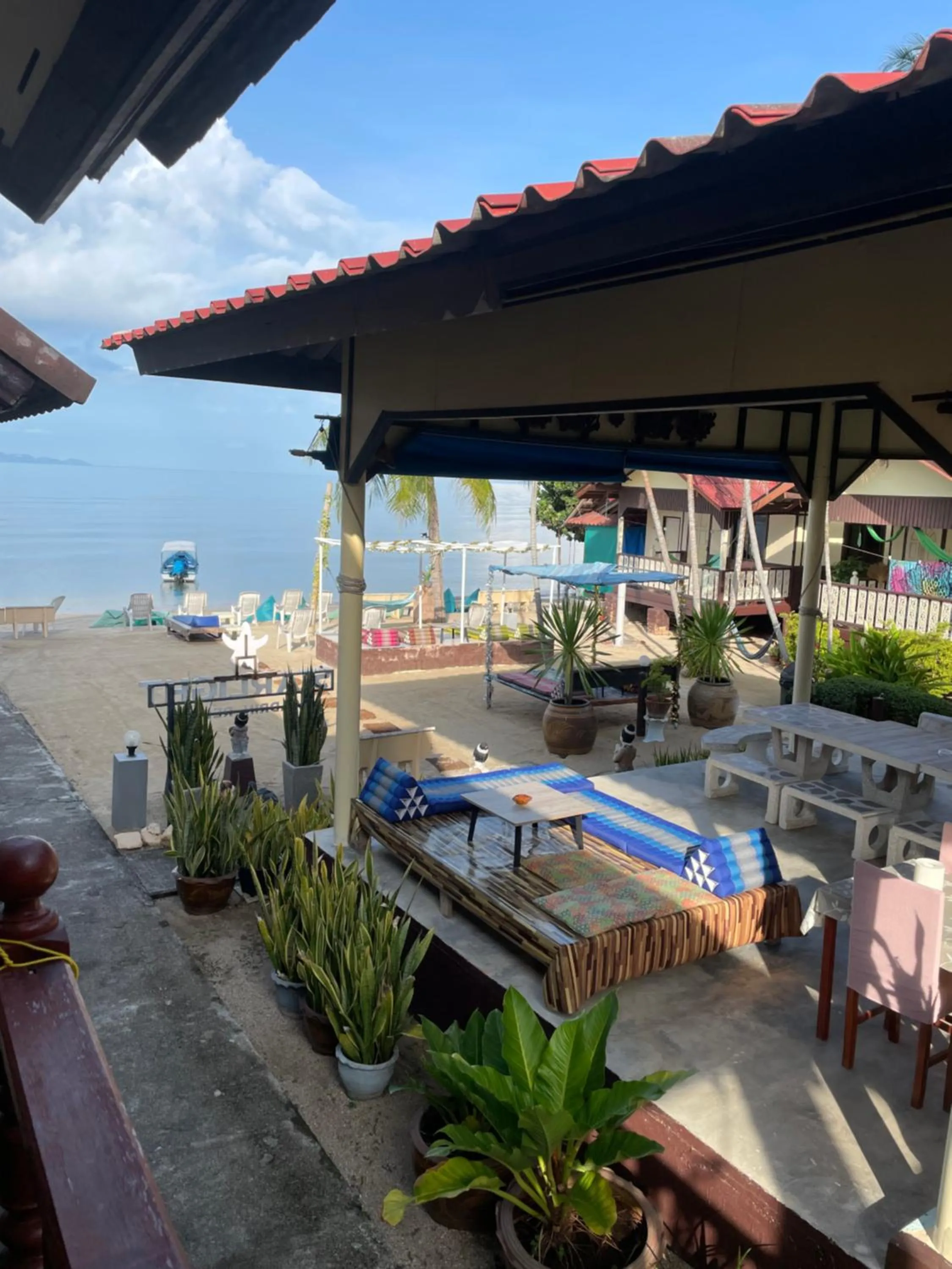 Restaurant/places to eat in Starlight Haadrin Resort