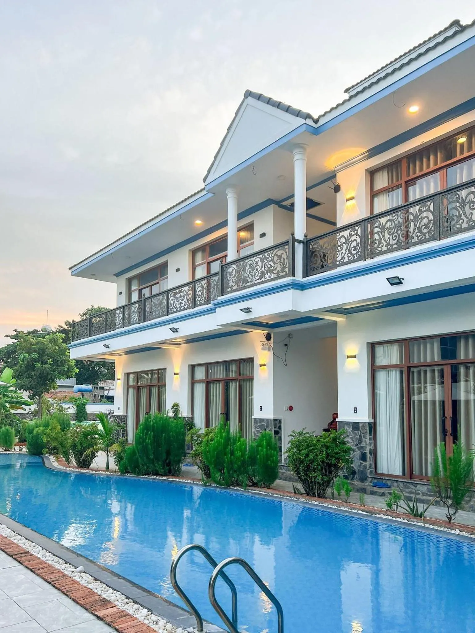 Swimming pool in Gia An Hung Guest House