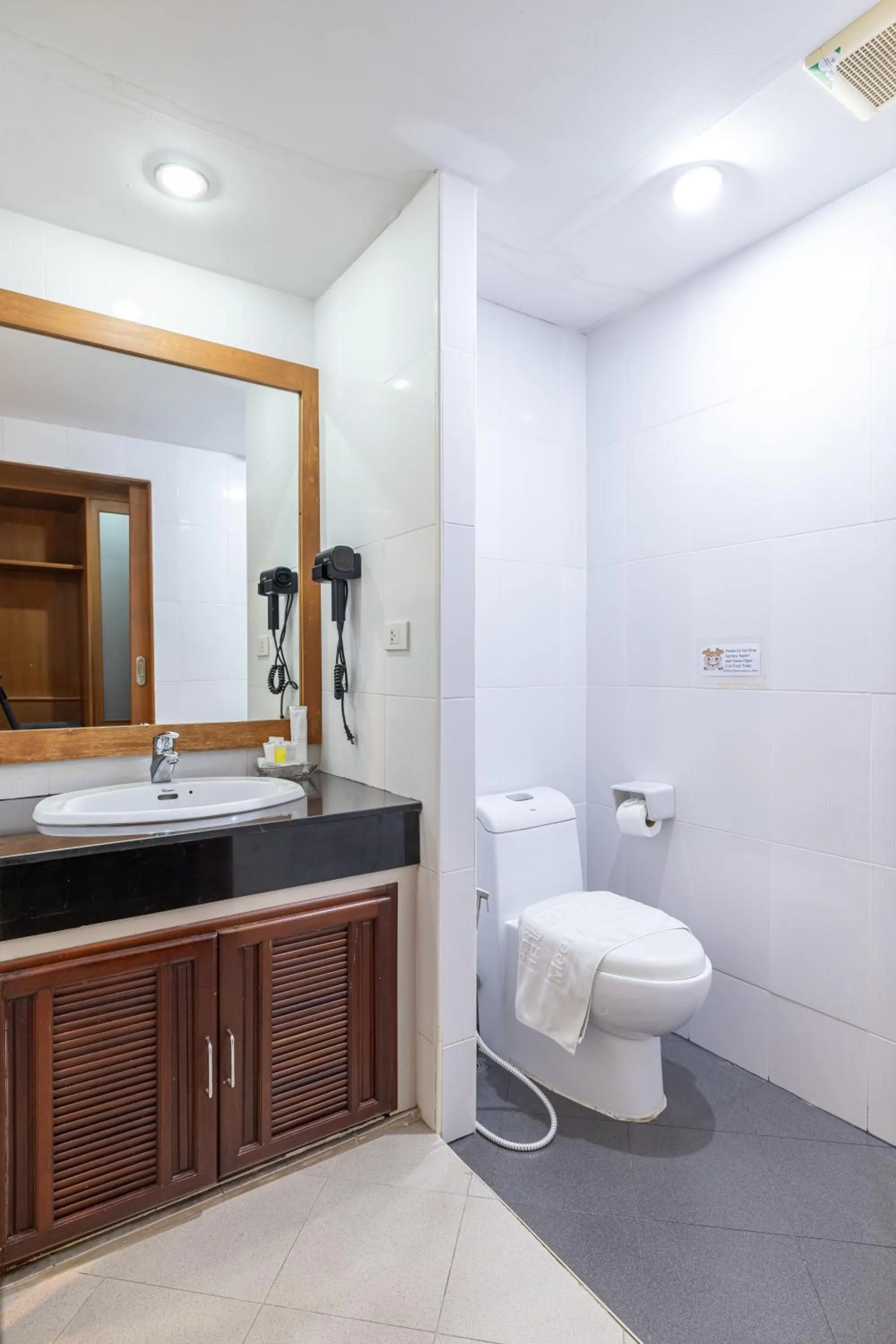 Toilet in Phuket Meet Holiday Hotel-Rawai 普吉岛相遇花园度假酒店-拉威店