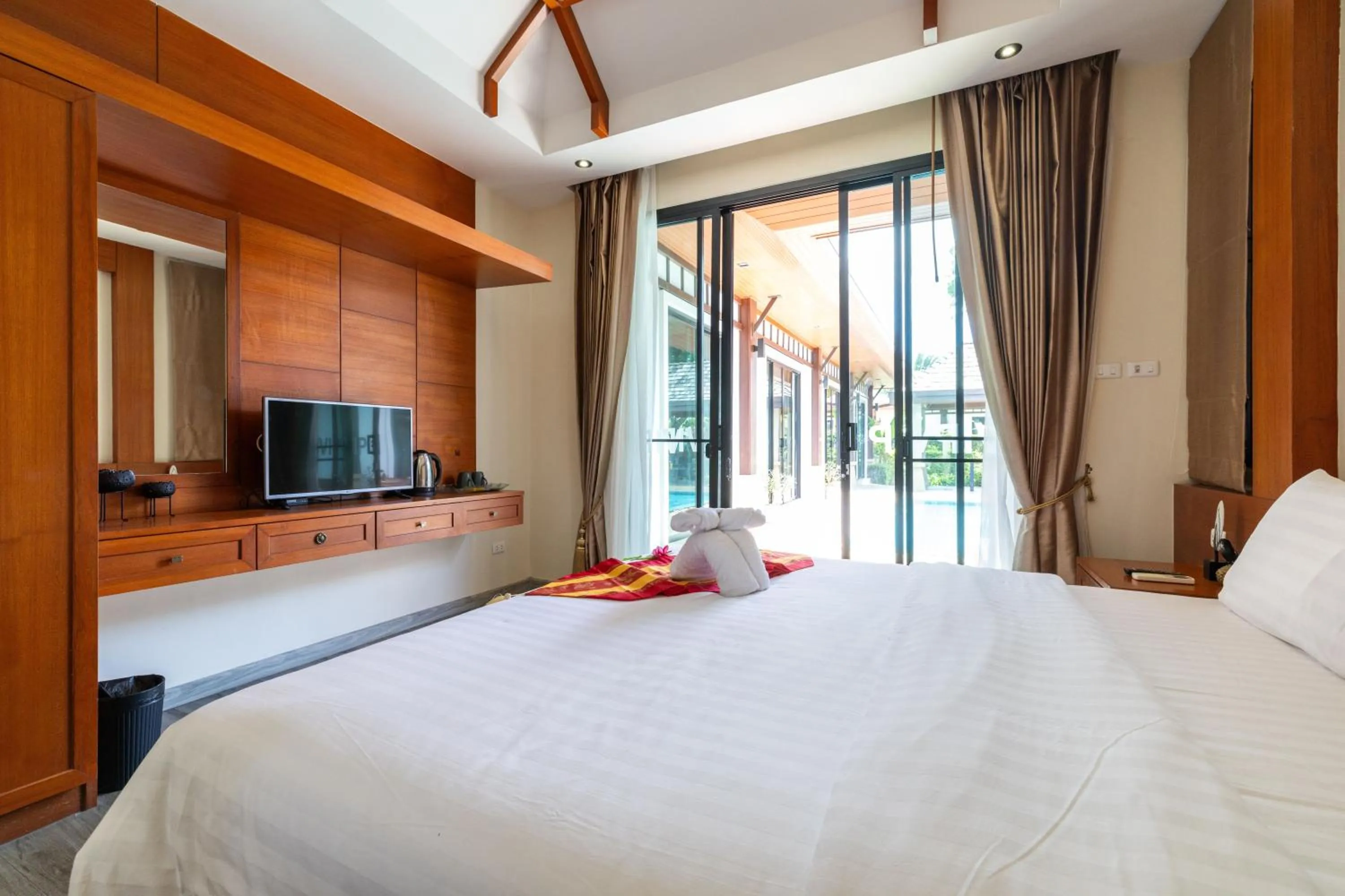 TV and multimedia, Bed in Phuket Meet Holiday Hotel-Rawai 普吉岛相遇花园度假酒店-拉威店