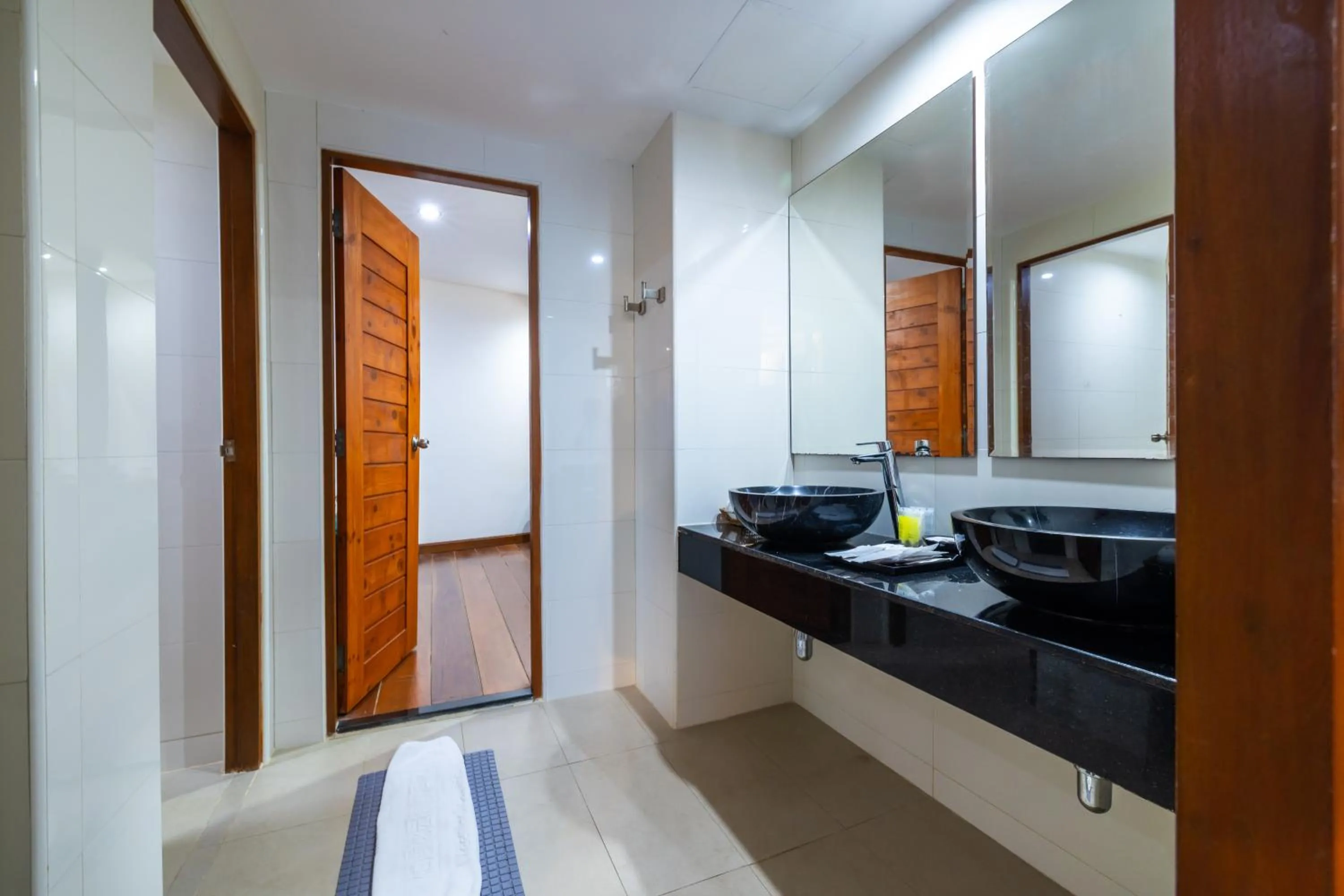 Shower, Bed in Phuket Meet Holiday Hotel-Rawai 普吉岛相遇花园度假酒店-拉威店