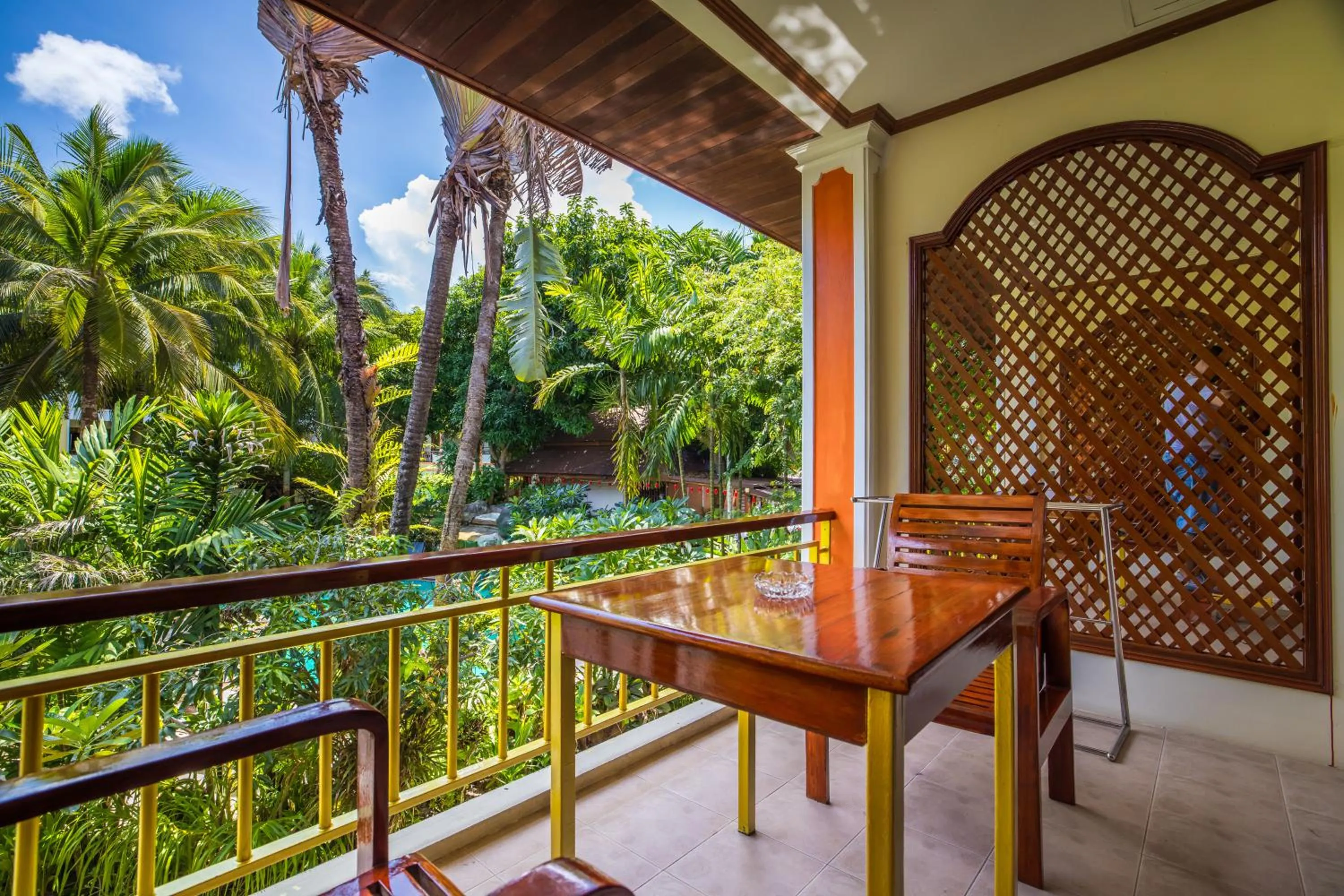 Spring in Phuket Meet Holiday Hotel-Rawai 普吉岛相遇花园度假酒店-拉威店