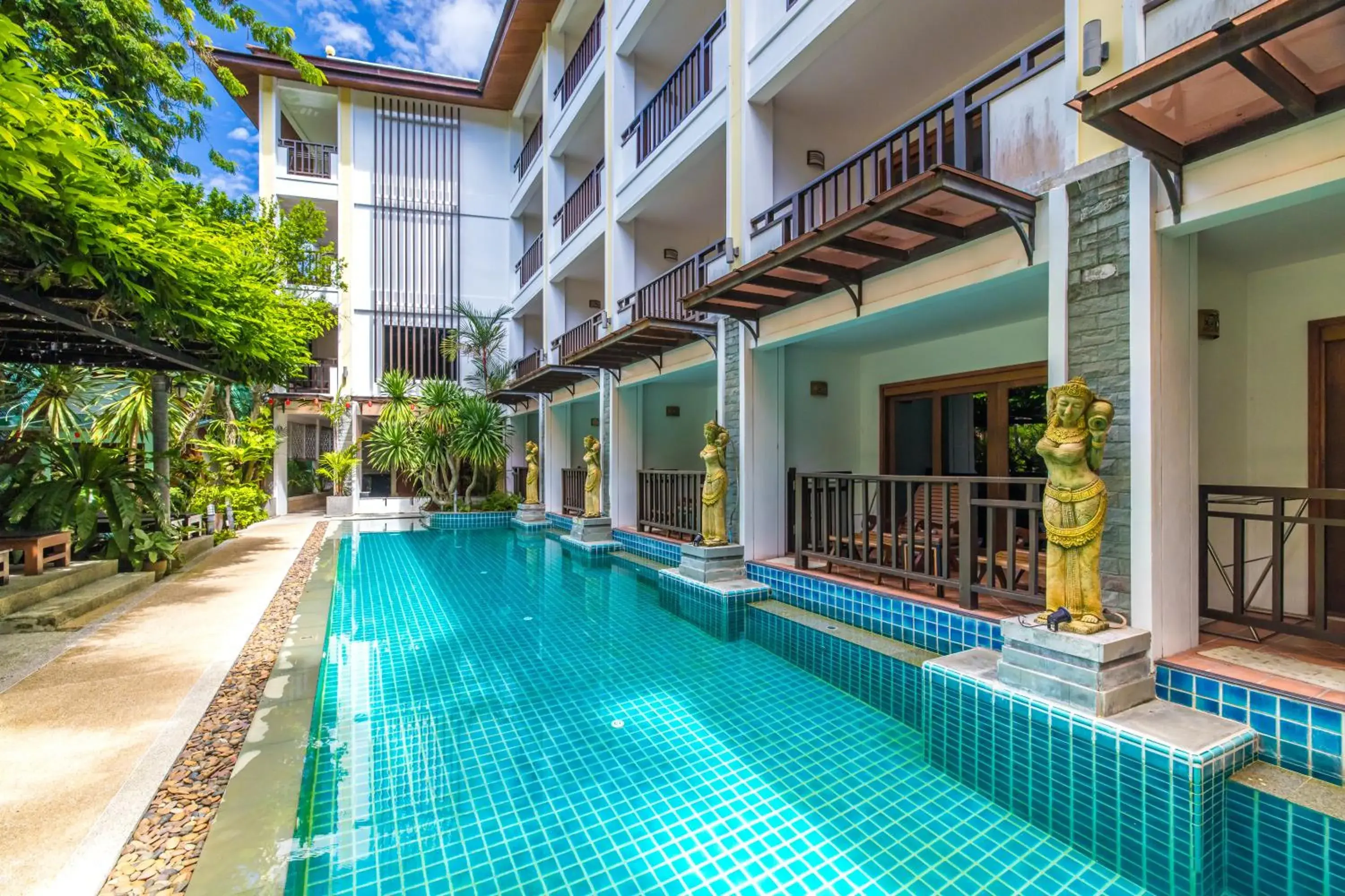 Property building in Phuket Meet Holiday Hotel-Rawai 普吉岛相遇花园度假酒店-拉威店 Property building in Phuket Meet Holiday Hotel-Rawai 普吉岛相遇花园度假酒店-拉威店