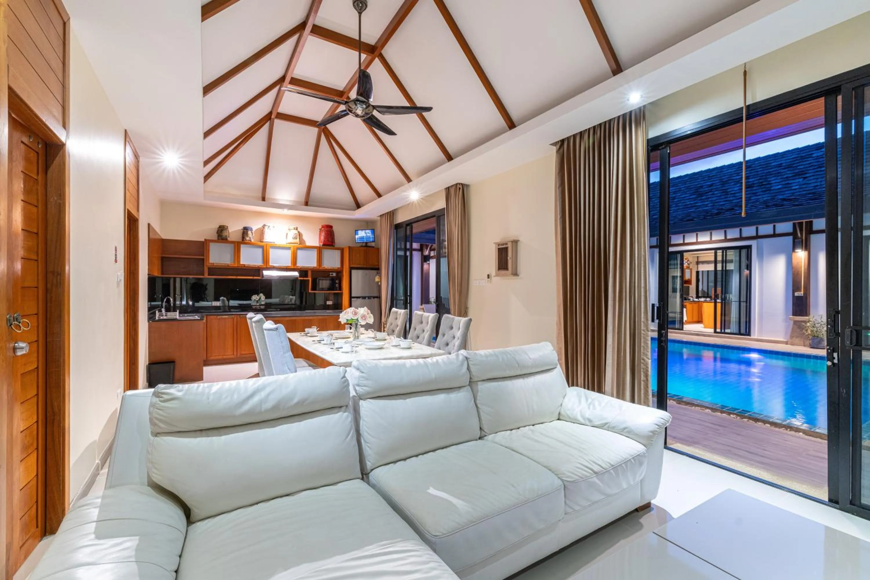 Living room in Phuket Meet Holiday Hotel-Rawai 普吉岛相遇花园度假酒店-拉威店