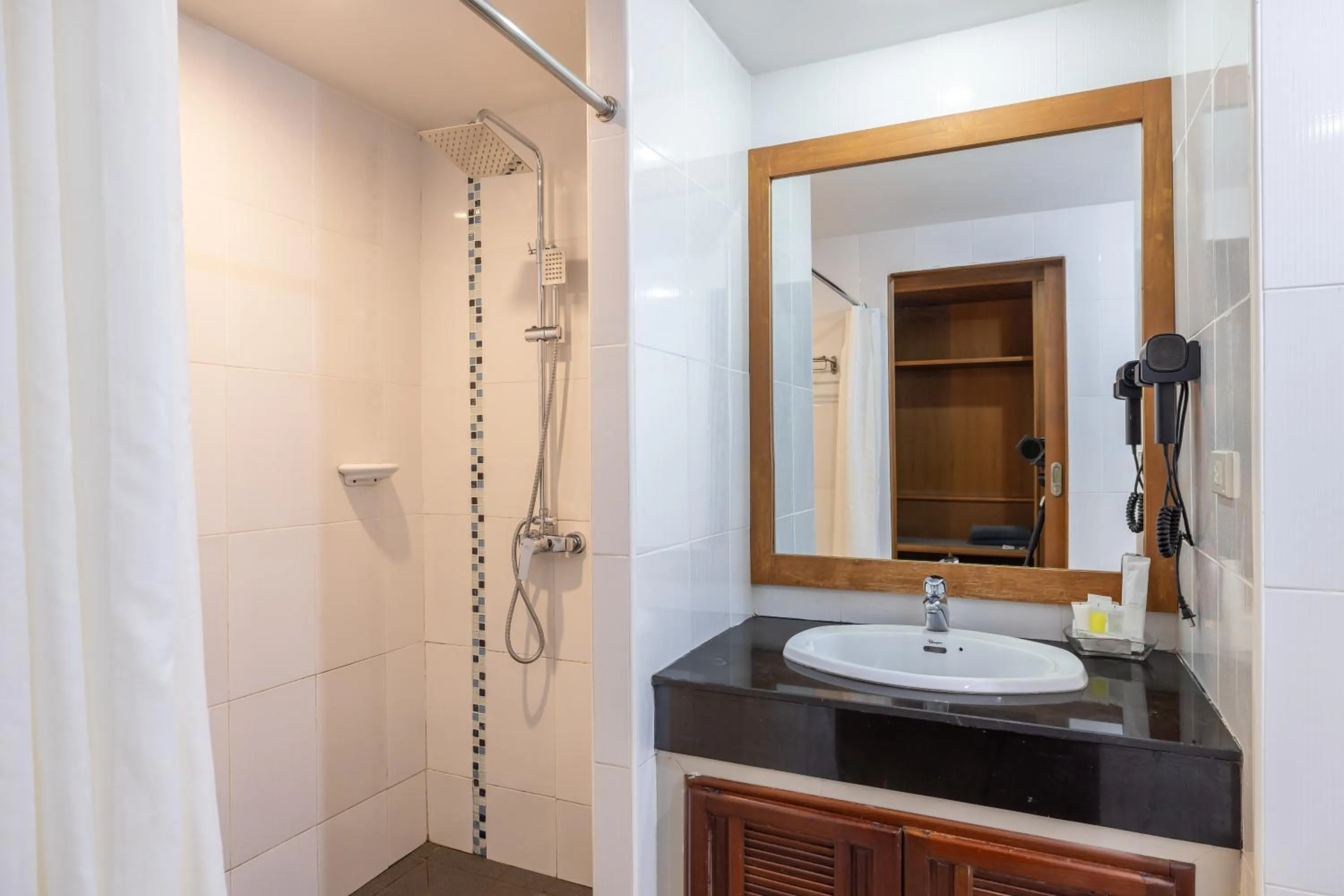 Shower in Phuket Meet Holiday Hotel-Rawai 普吉岛相遇花园度假酒店-拉威店