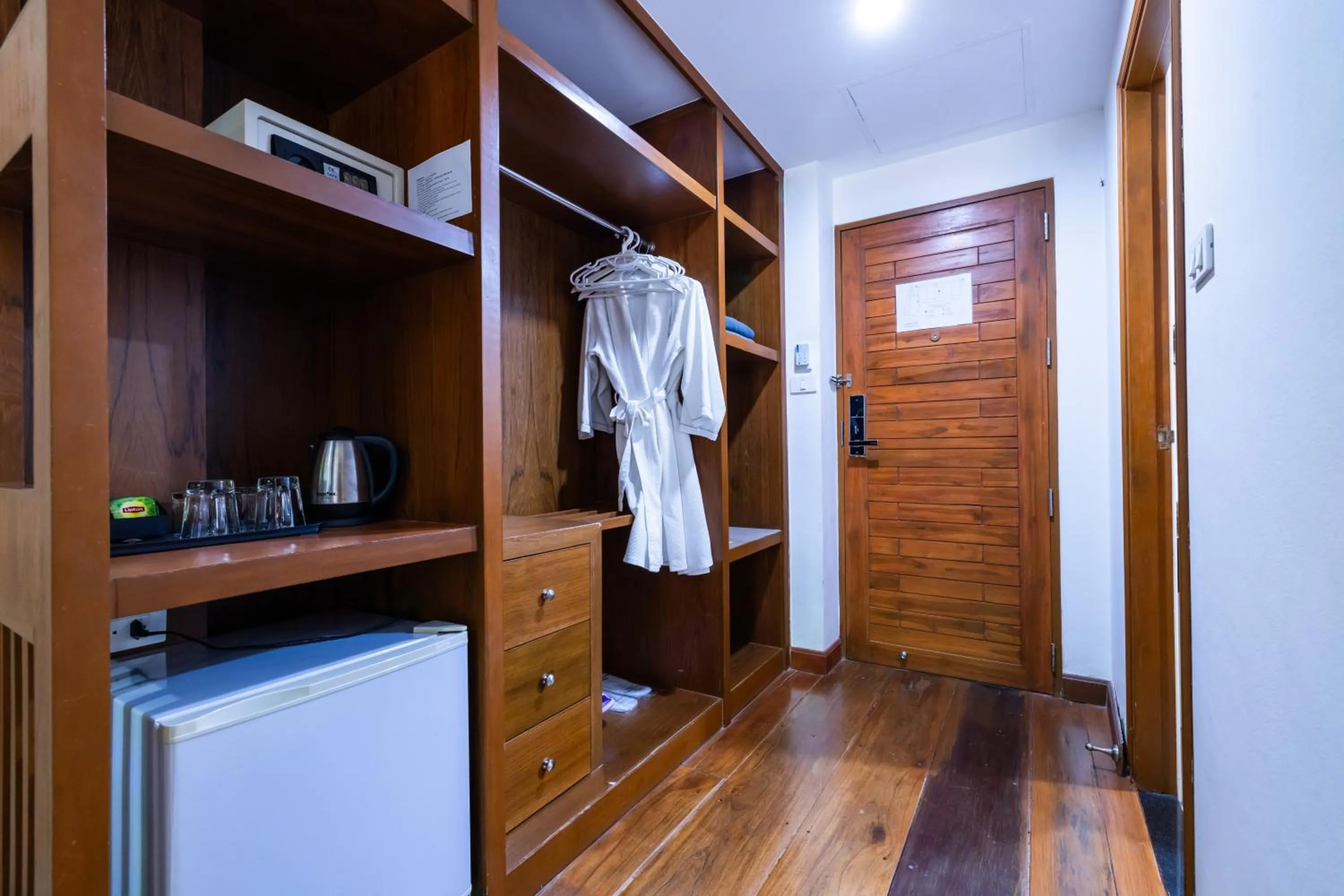 Kitchen or kitchenette in Phuket Meet Holiday Hotel-Rawai 普吉岛相遇花园度假酒店-拉威店