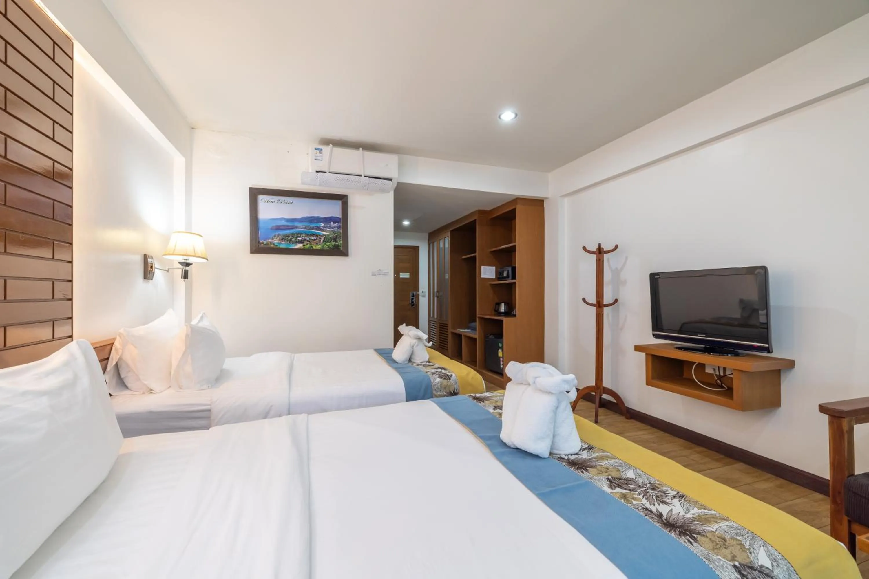 Communal lounge/ TV room, Bed in Phuket Meet Holiday Hotel-Rawai 普吉岛相遇花园度假酒店-拉威店