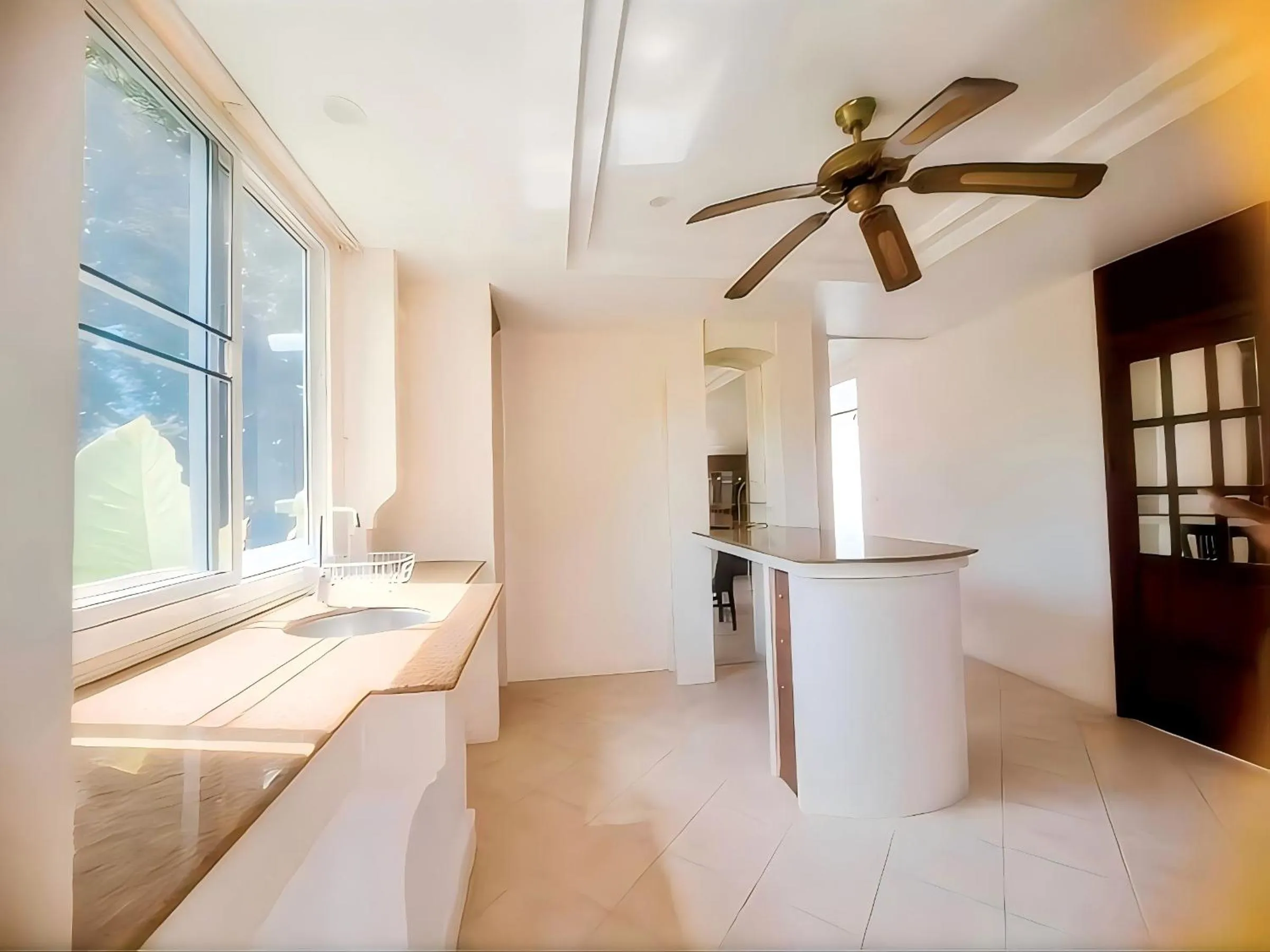 Kitchen or kitchenette in Phuket Meet Holiday Hotel-Rawai 普吉岛相遇花园度假酒店-拉威店