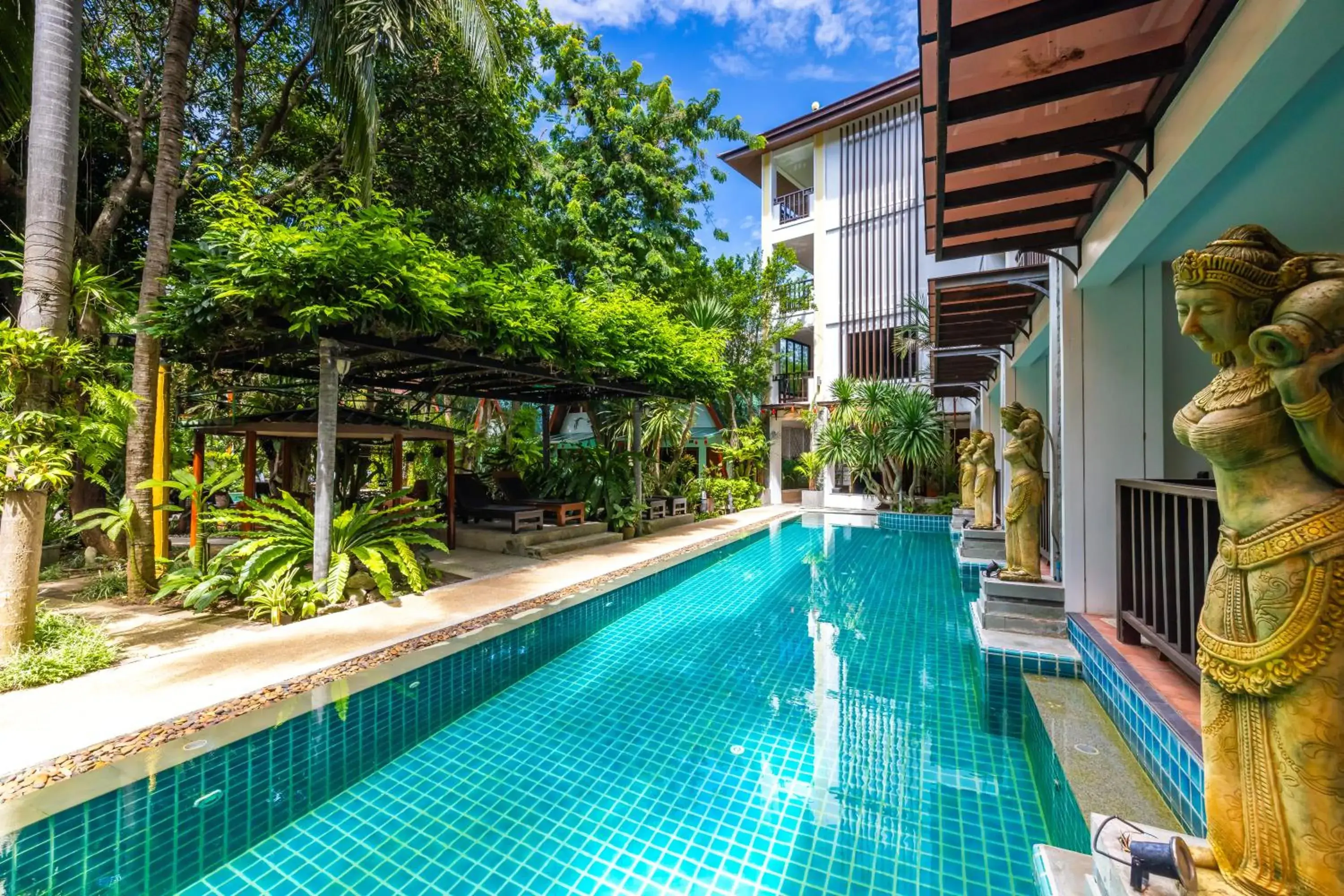 Property building in Phuket Meet Holiday Hotel-Rawai 普吉岛相遇花园度假酒店-拉威店 Property building in Phuket Meet Holiday Hotel-Rawai 普吉岛相遇花园度假酒店-拉威店