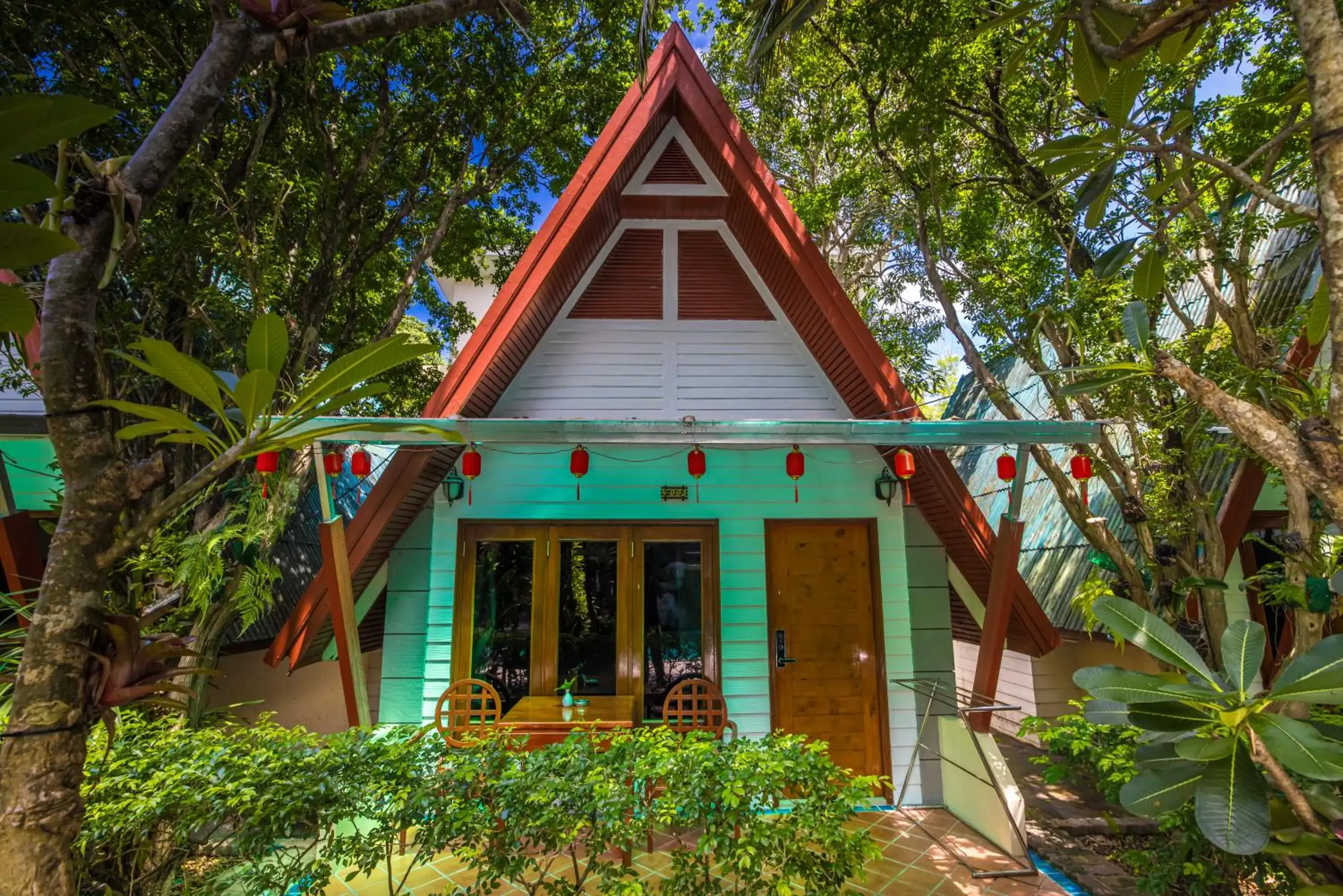 Property building in Phuket Meet Holiday Hotel-Rawai 普吉岛相遇花园度假酒店-拉威店 Property building in Phuket Meet Holiday Hotel-Rawai 普吉岛相遇花园度假酒店-拉威店