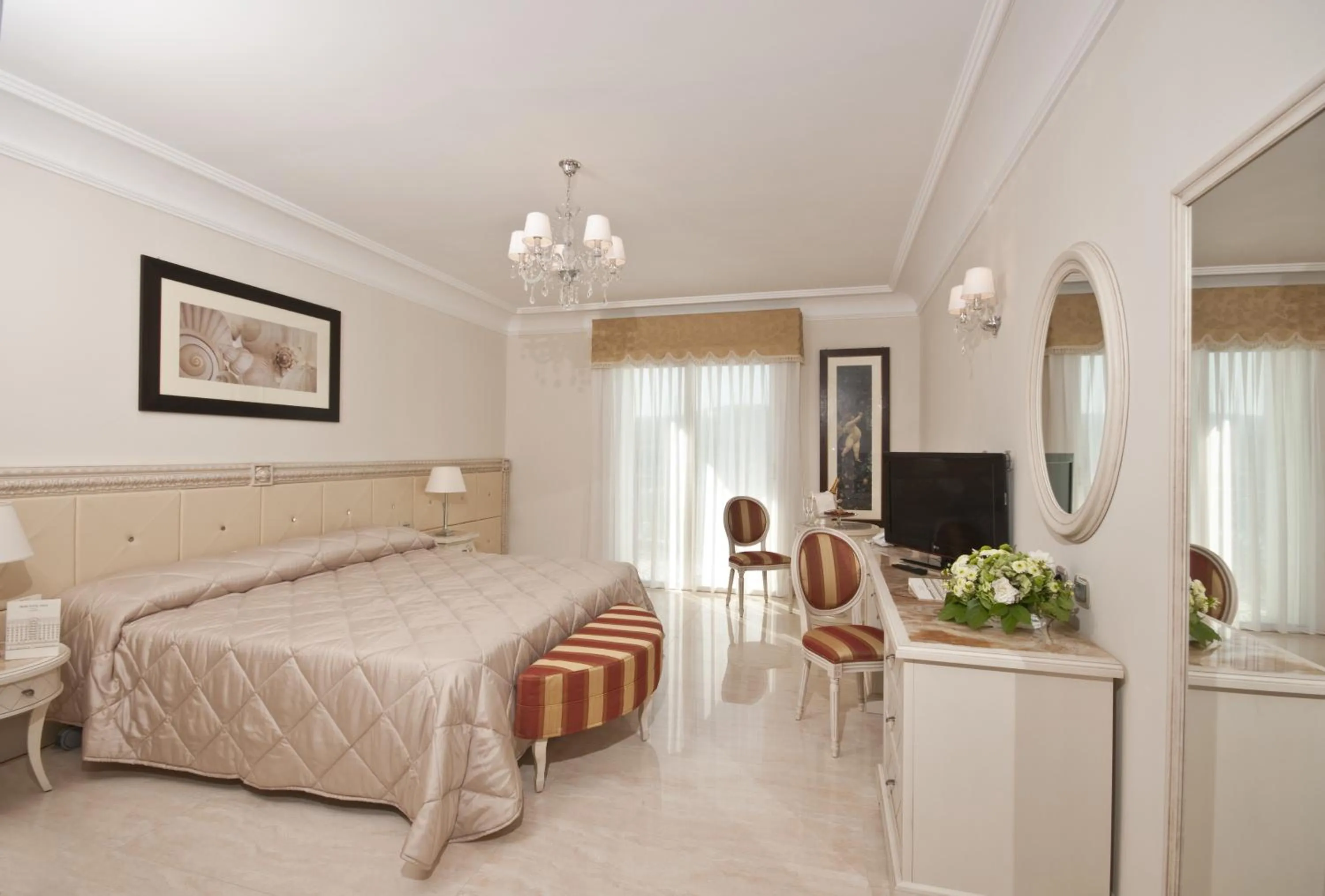 Bedroom, Bed in Grand Hotel Italia