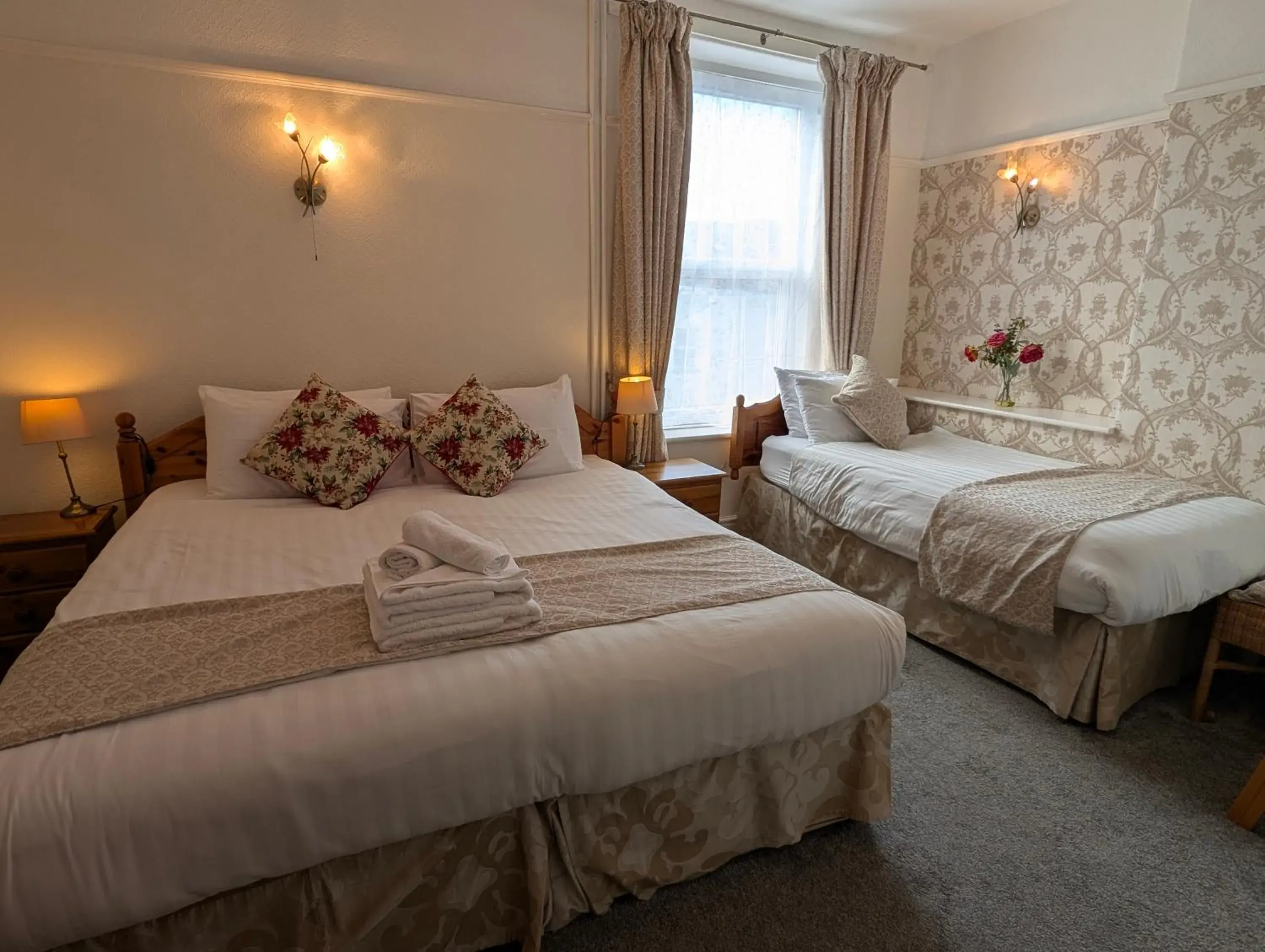 Comfort Triple Room in Del Mar Comfort Triple Room in Del Mar