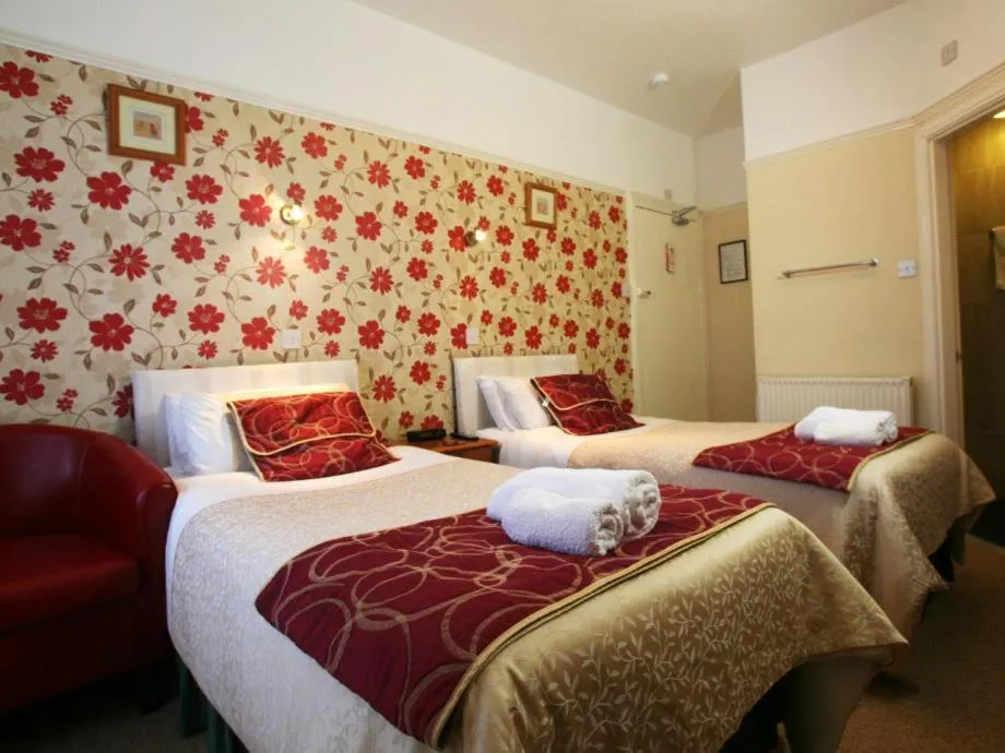 Small Twin Room in Del Mar