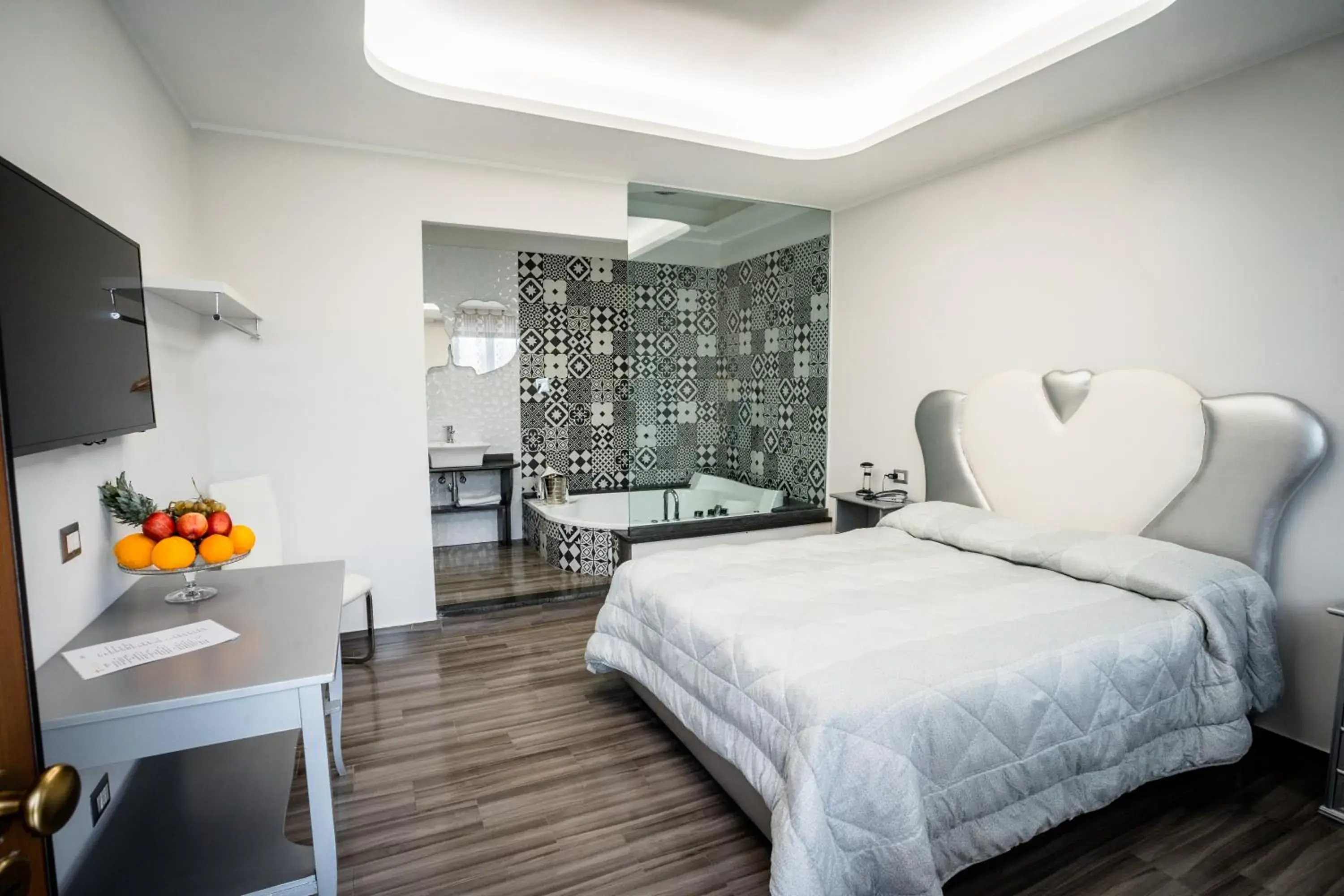 Photo of the whole room, Bed in Hotel la Fenice Photo of the whole room, Bed in Hotel la Fenice