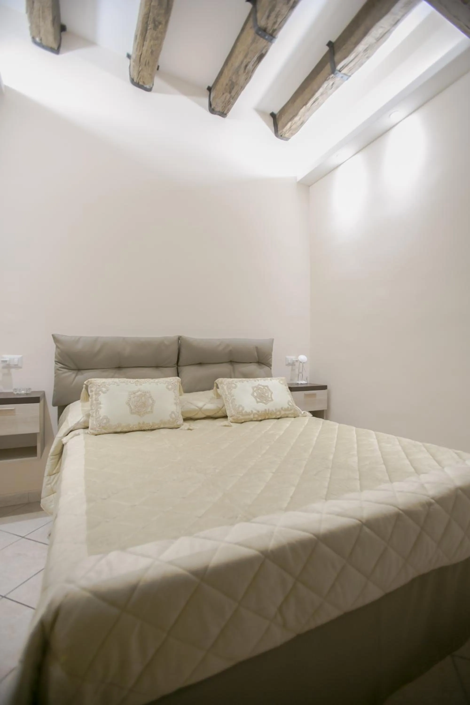 Photo of the whole room, Bed in Hotel la Fenice