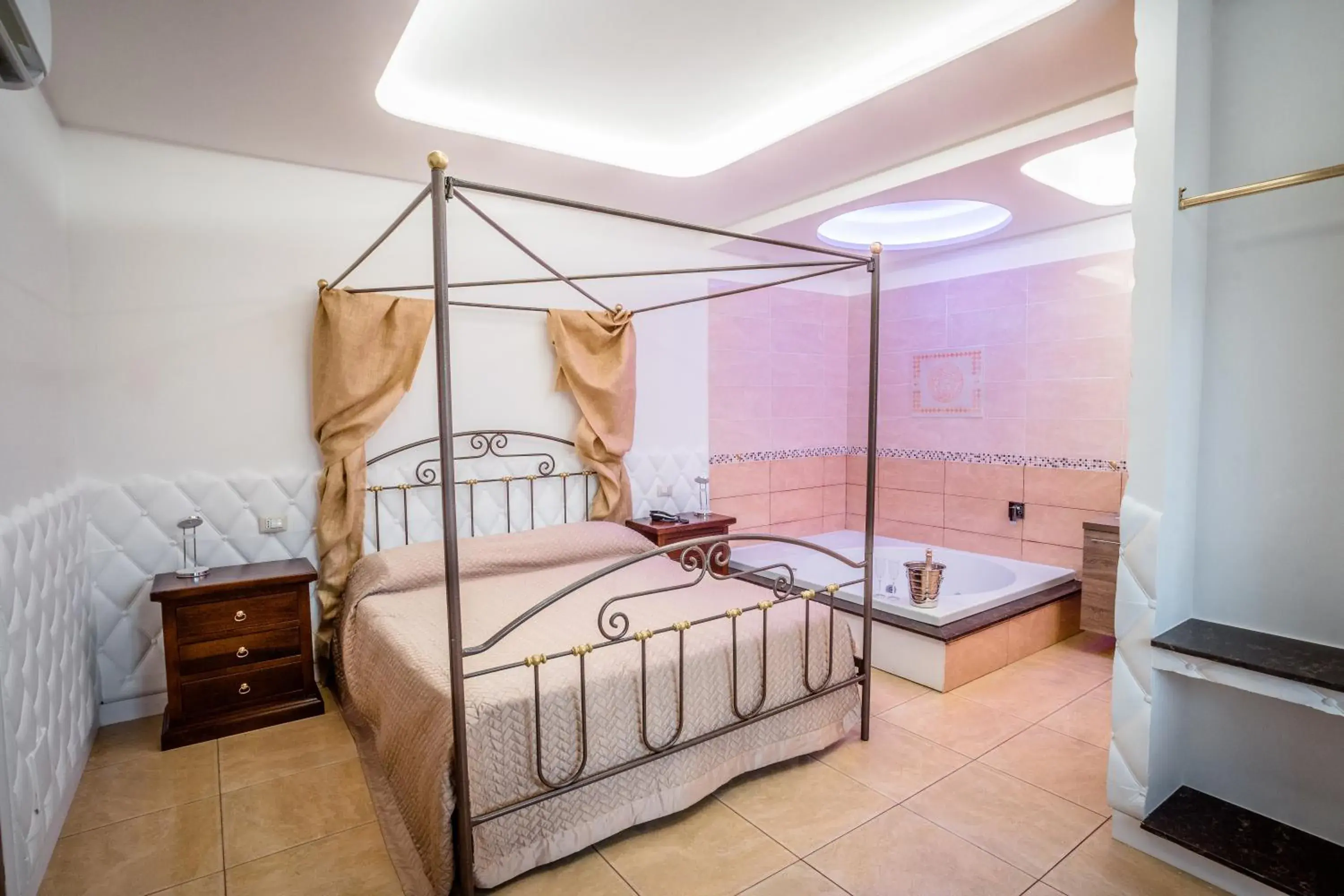 Bedroom, Bed in Hotel la Fenice Bedroom, Bed in Hotel la Fenice